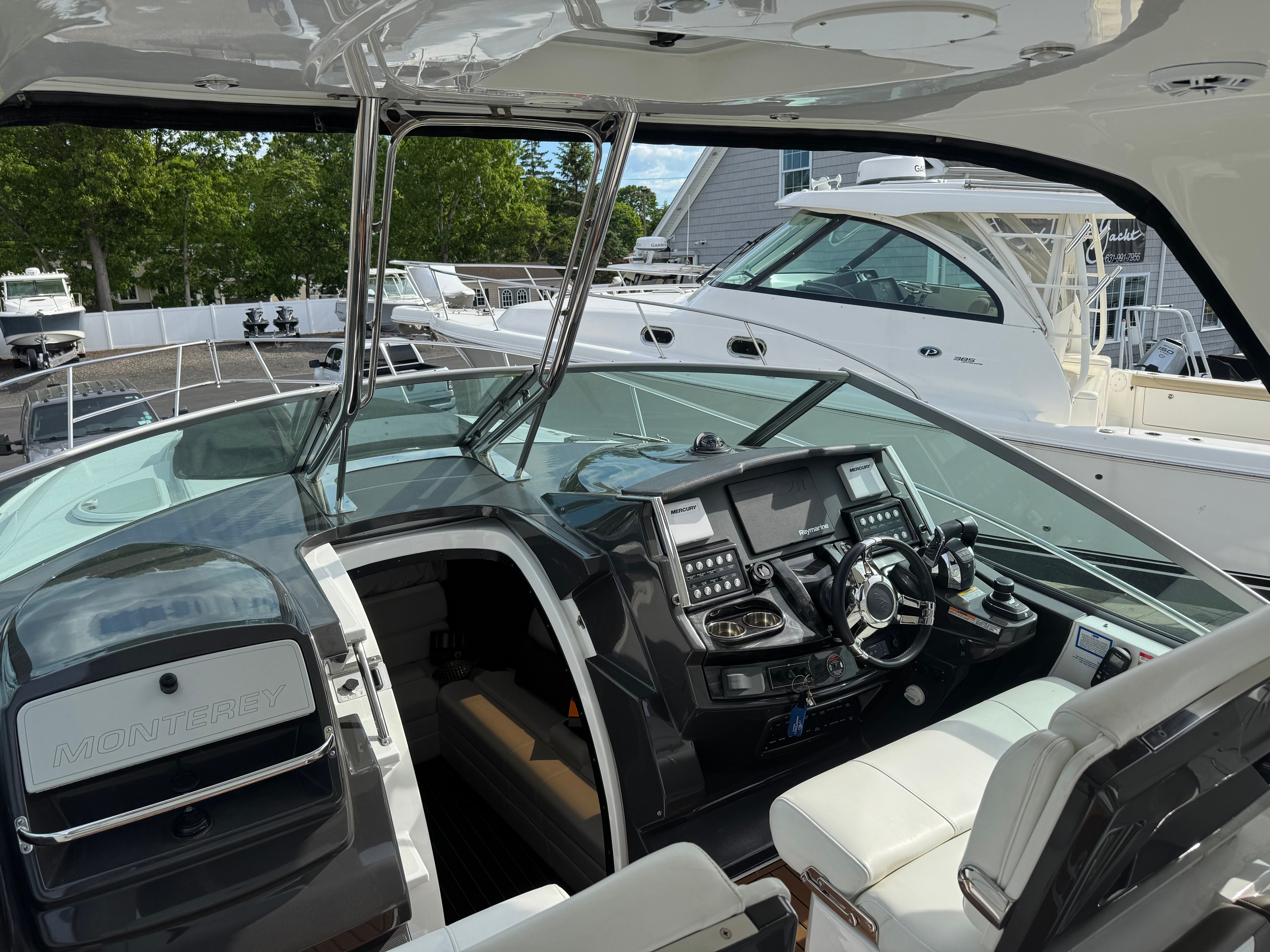 2018 Monterey 335 Sport Yacht - 8
