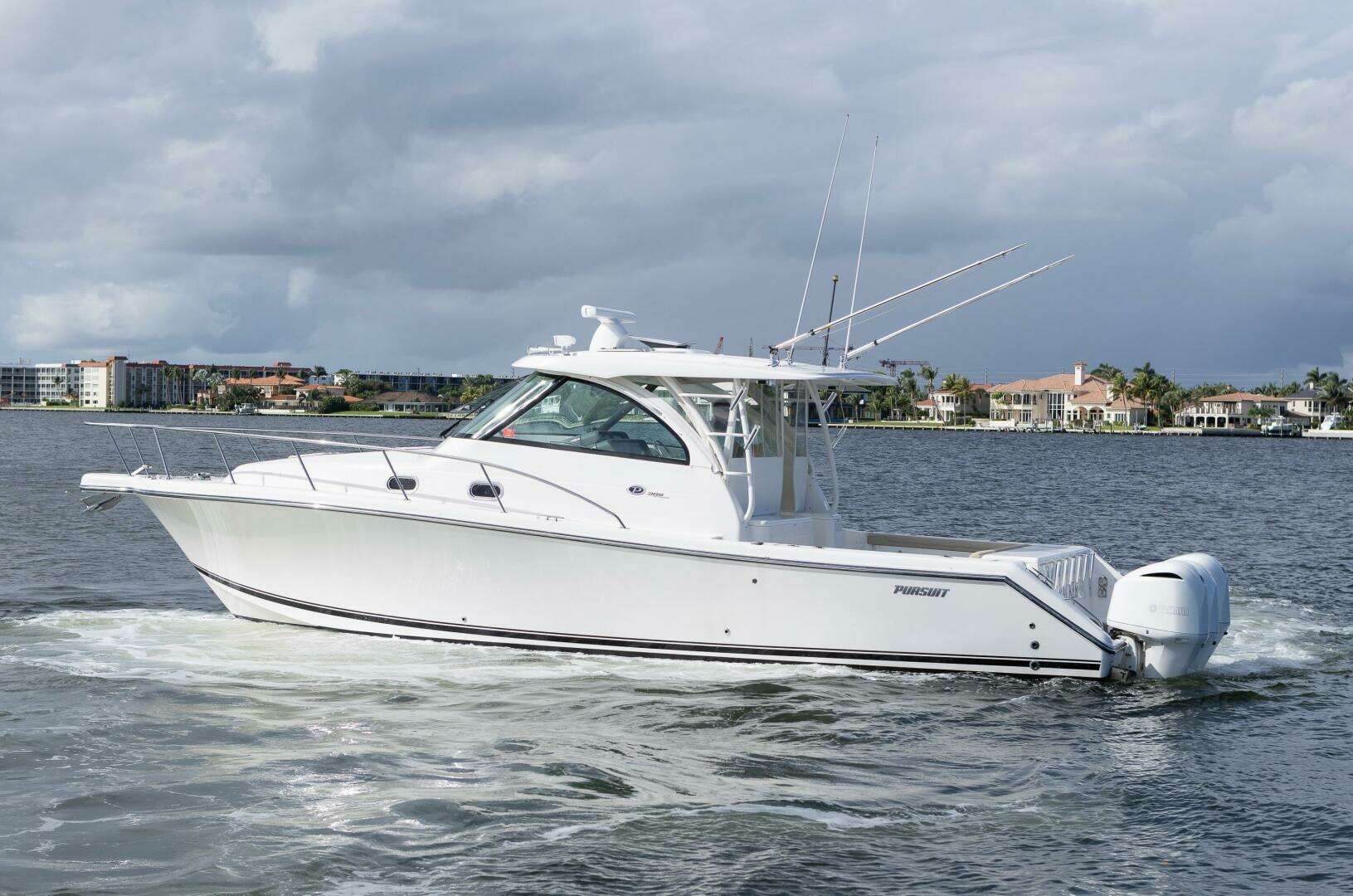 2018 Pursuit OS 385 - Image 27