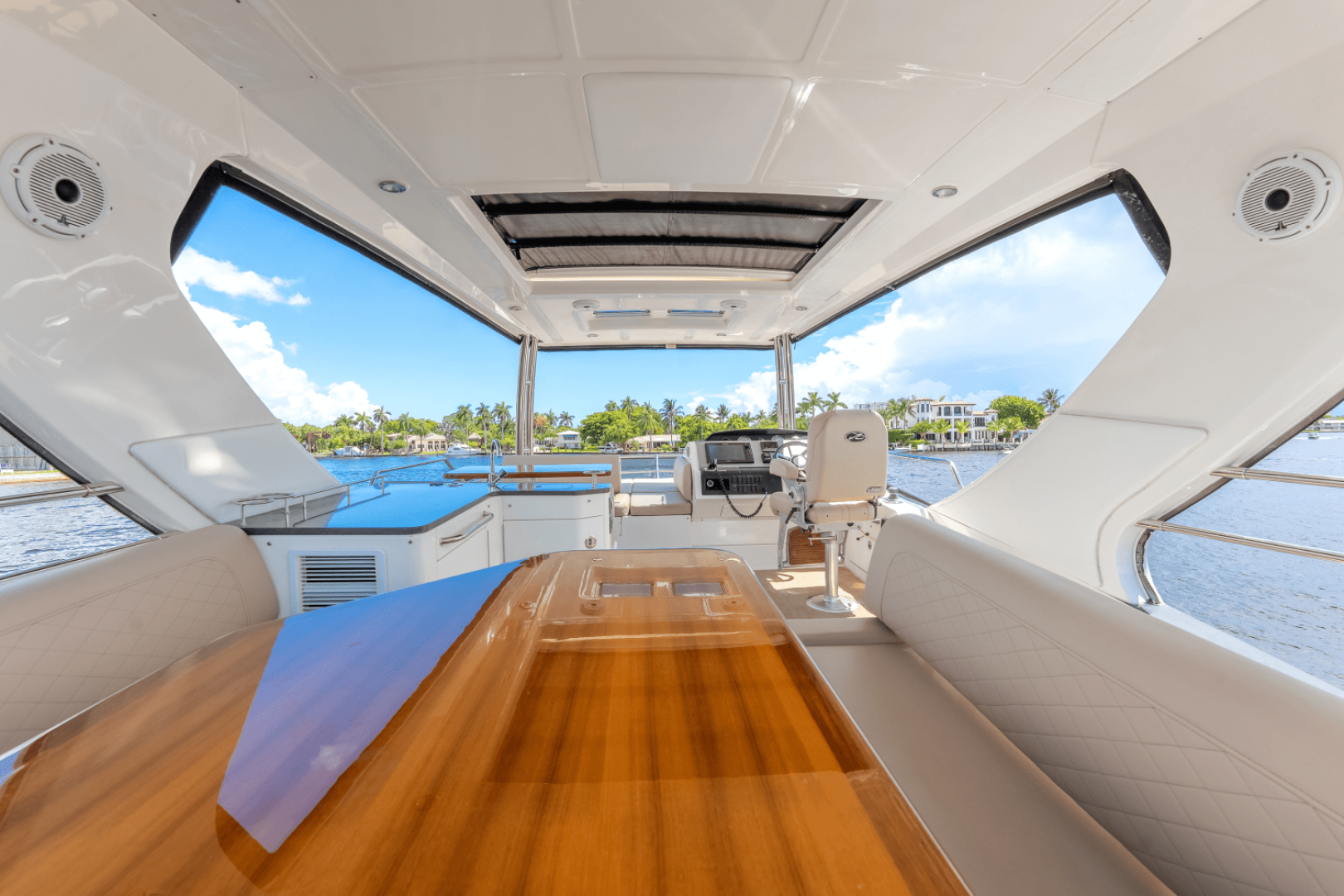 2017 Sea Ray 510 FLYBRIDGE - Image 38