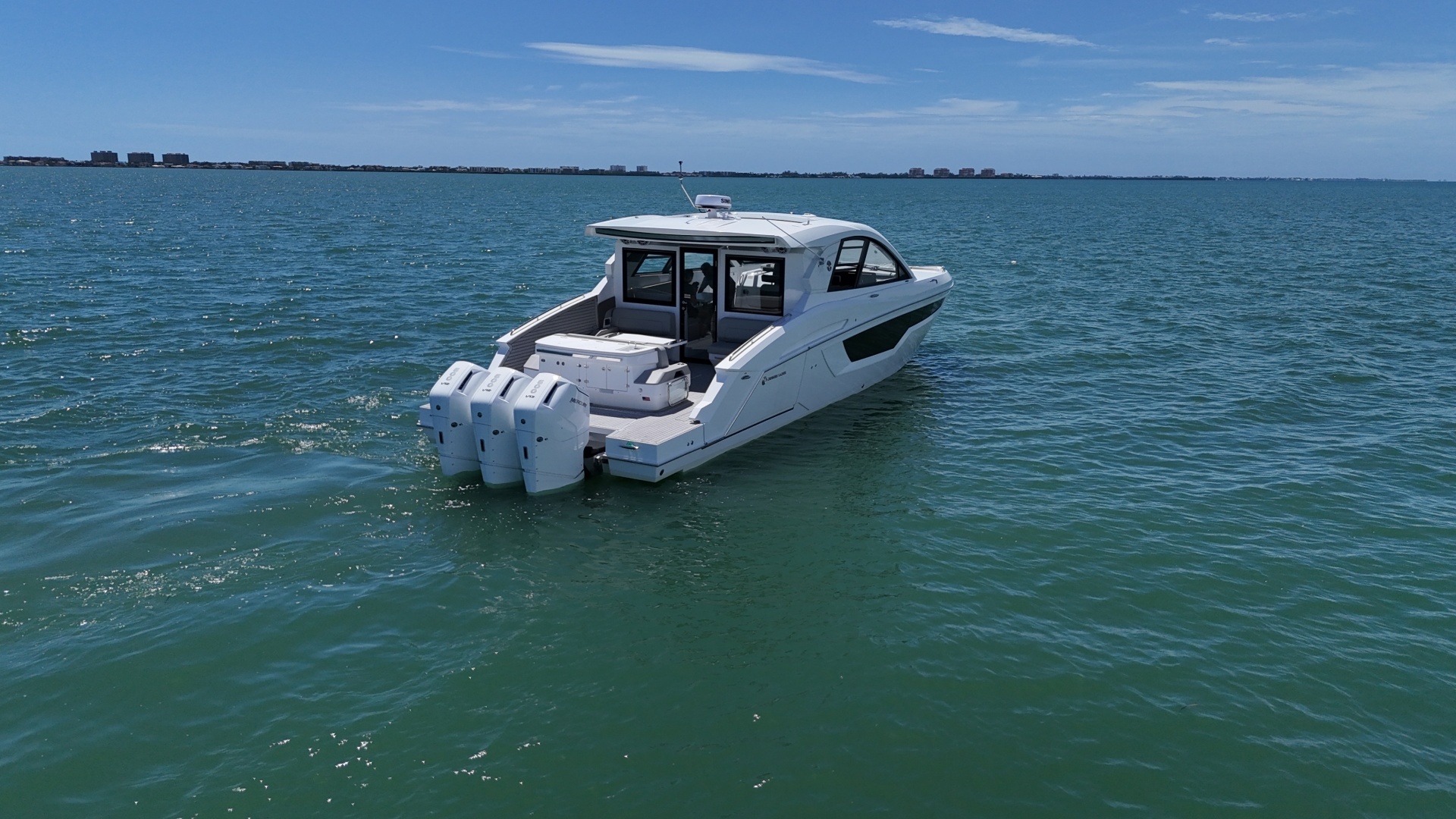 2026 Cruisers Yachts 50GLS OB - Image 13