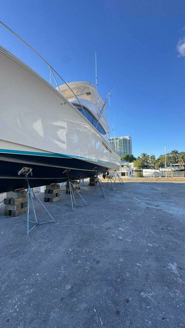 2015 Tiara Yachts 48 Convertible - Image 6