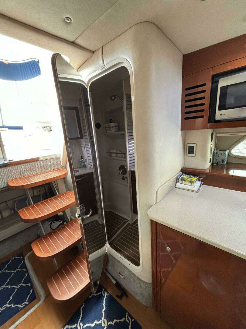 2009 Sea Ray SUNDANCER 350 - Image 44