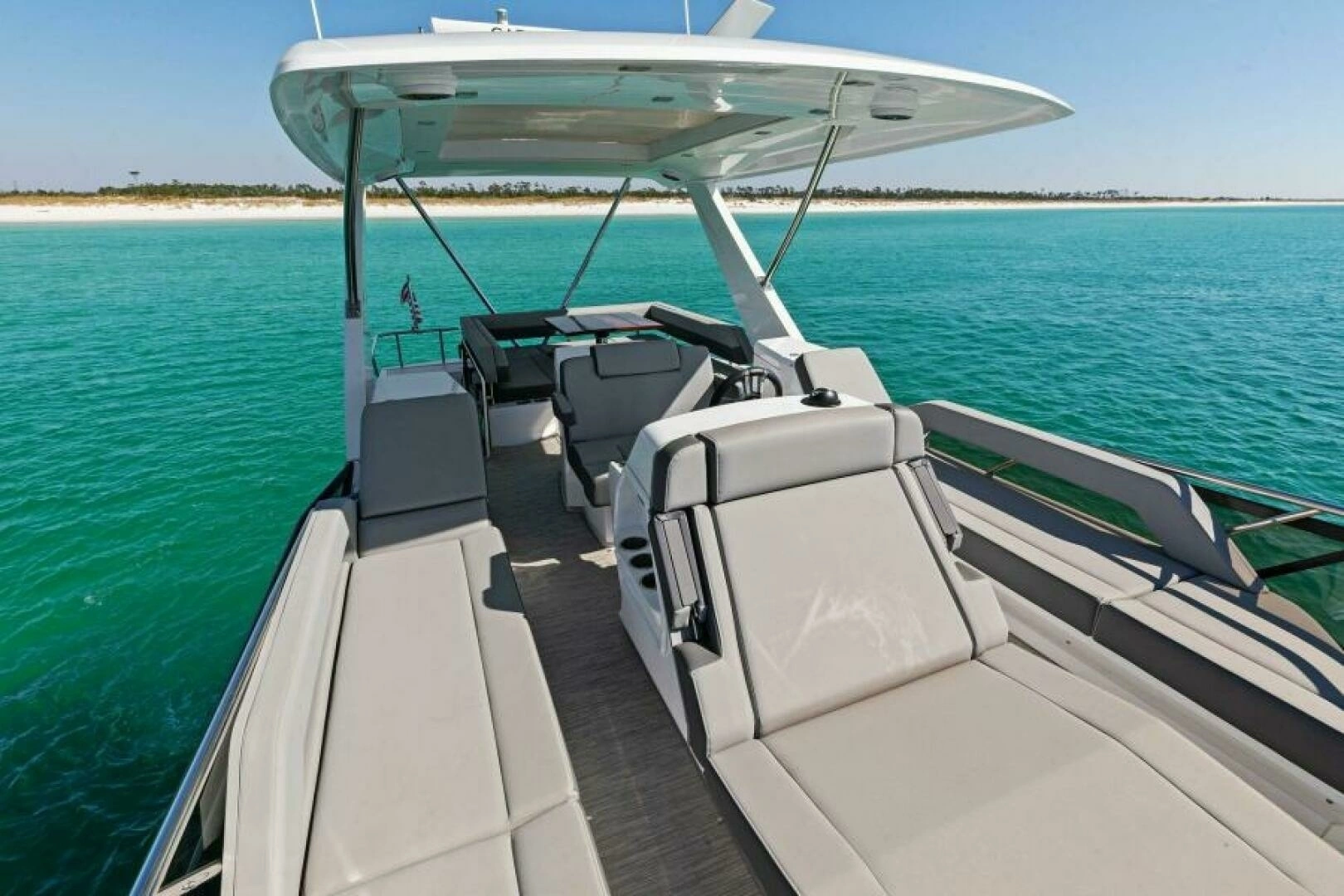 2023 Cruisers Yachts 60 Cantius Fly - Image 41