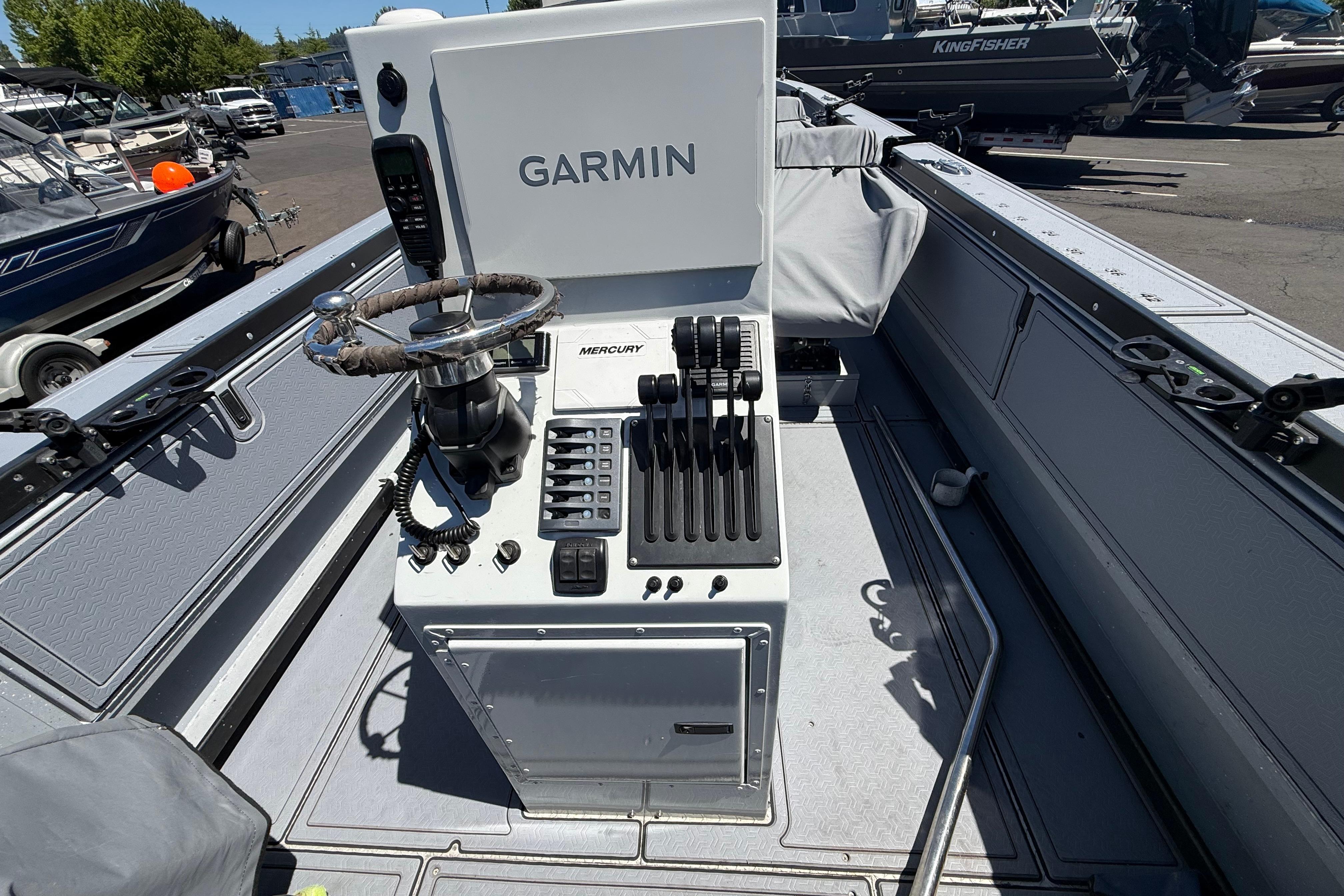 2015 Alumaweld Pacific XD 28 boat cockpit with Garmin navigation and Mercury controls.