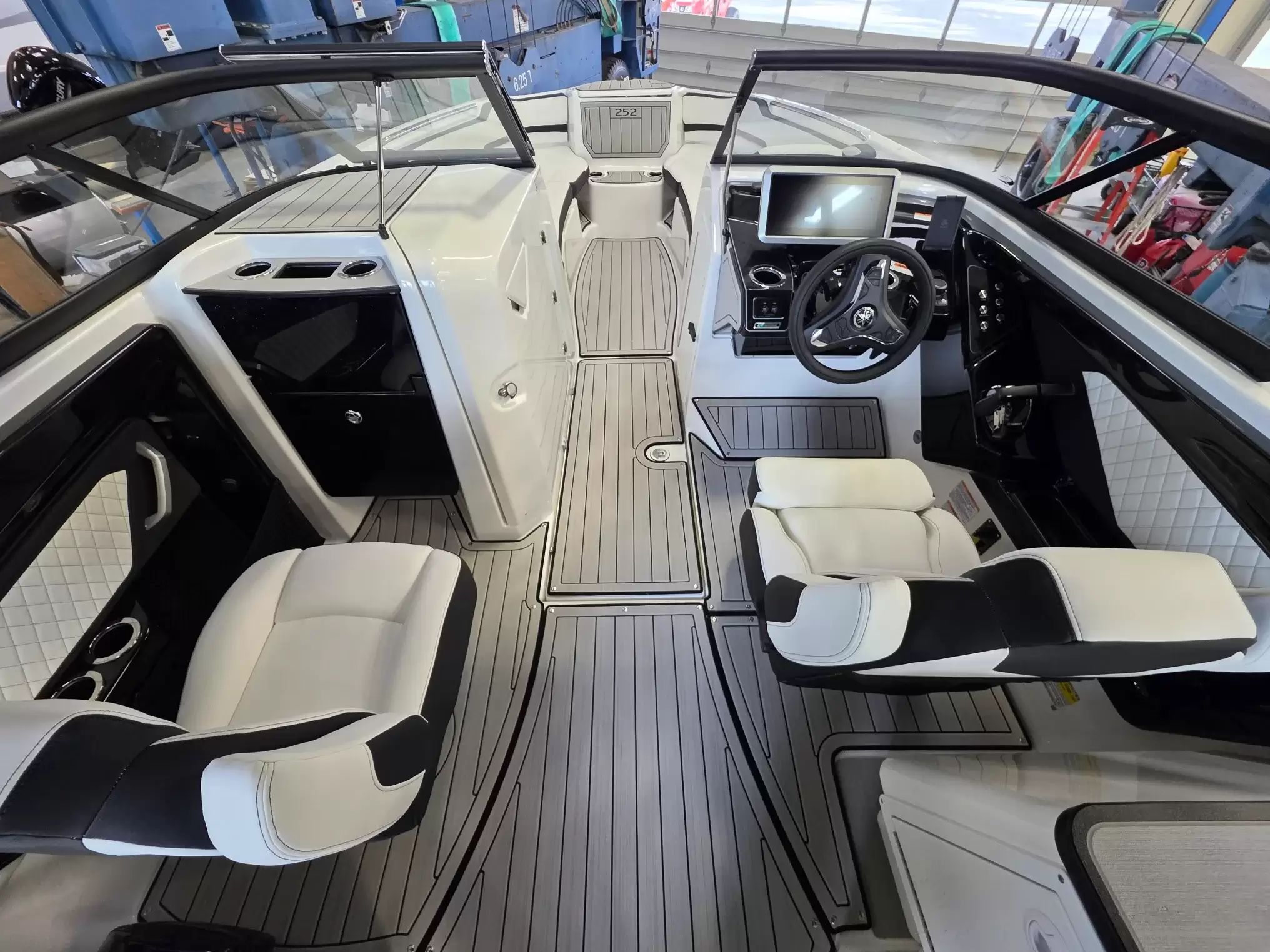2026 Yamaha Boats 252SD - 13