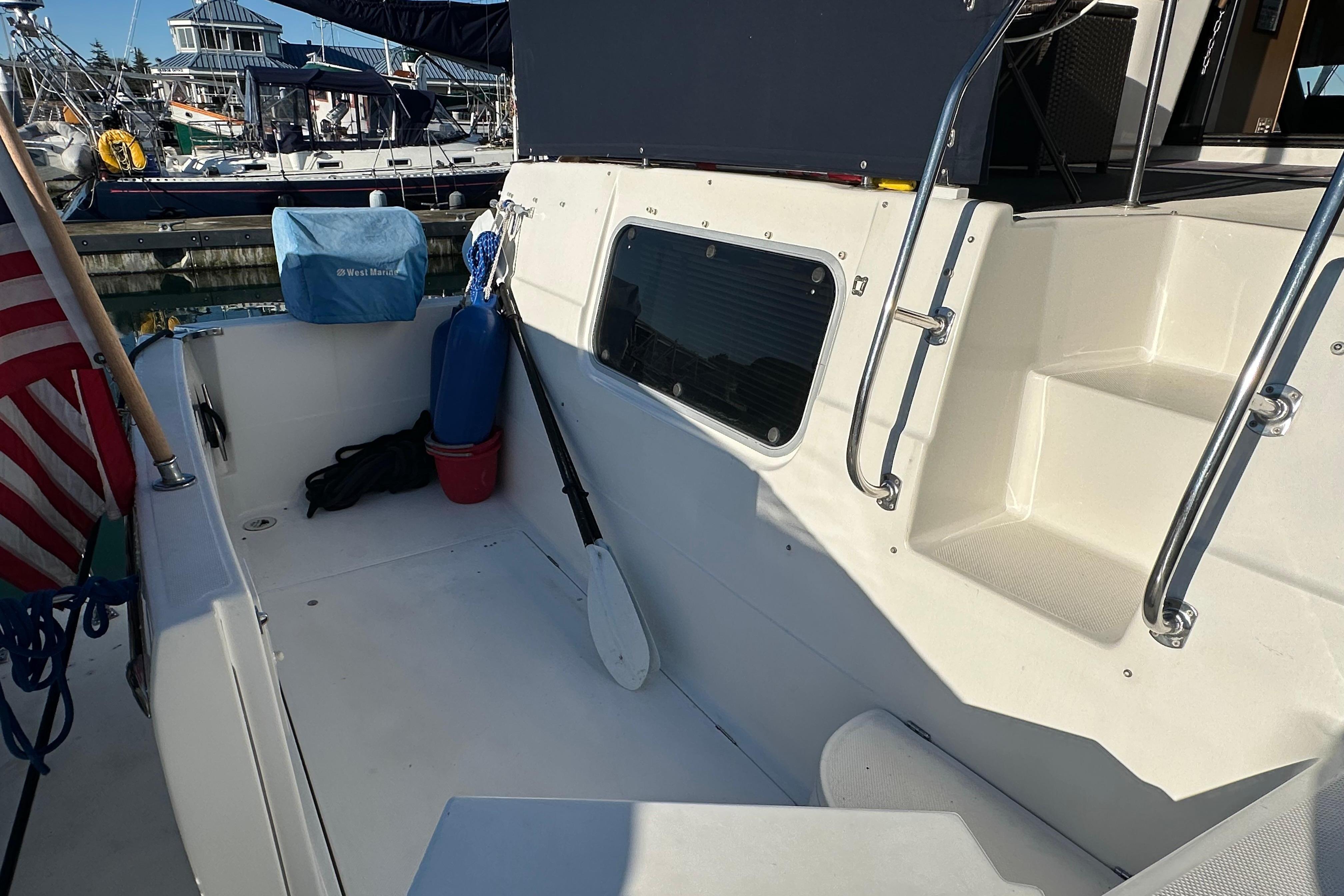 2000 Bayliner 4087 Aft Cabin Motoryacht deck with steps and docked boats in background.