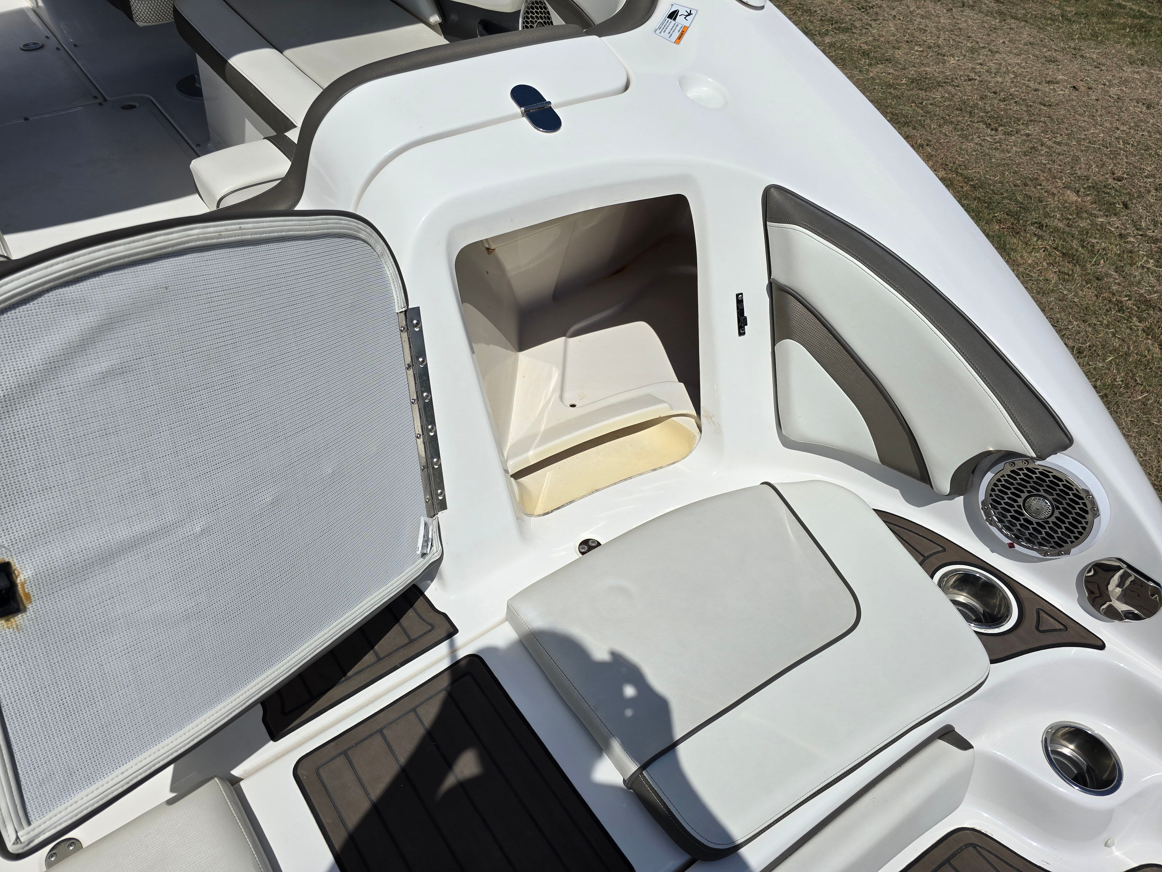 2015 Yamaha Boats 242 Limited S - 42