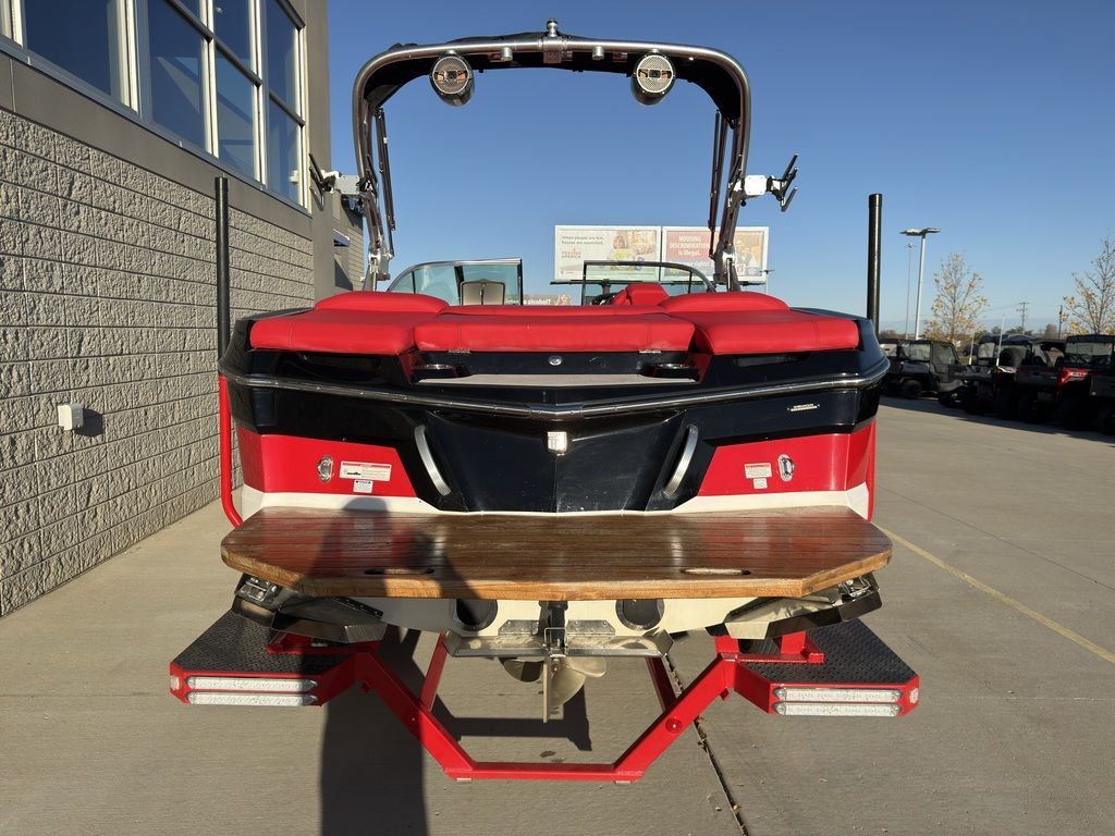2019 MasterCraft XT22 - 14