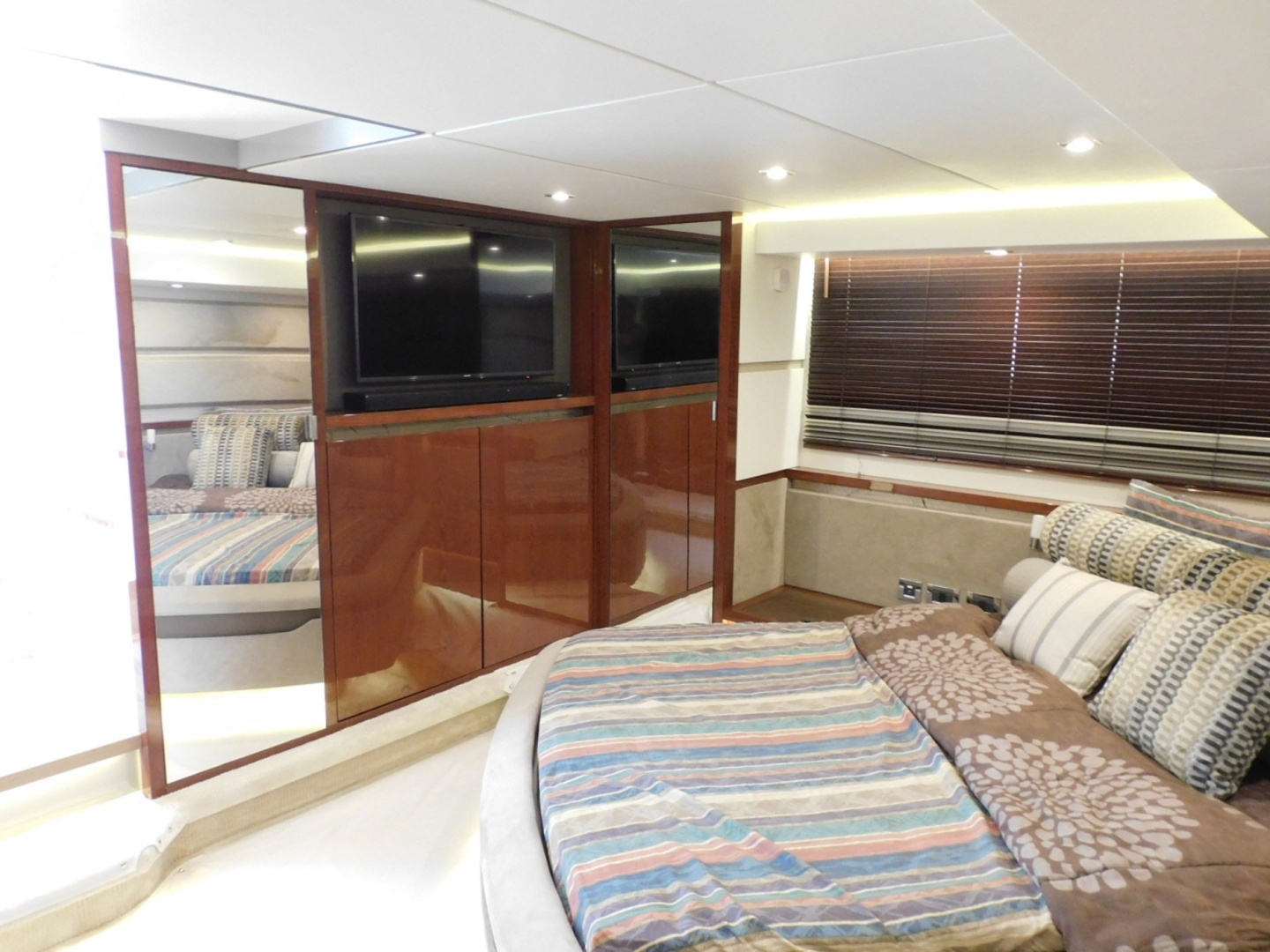 2019 Sea Ray 550L - Image 40