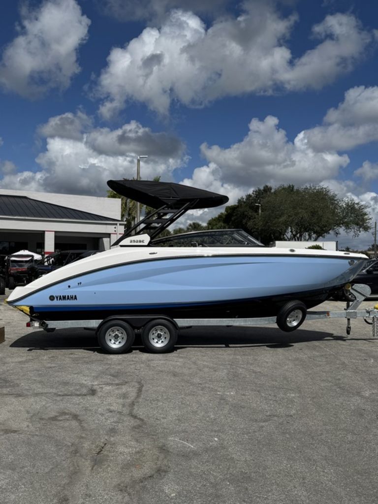 2026 Yamaha Boats 252SE