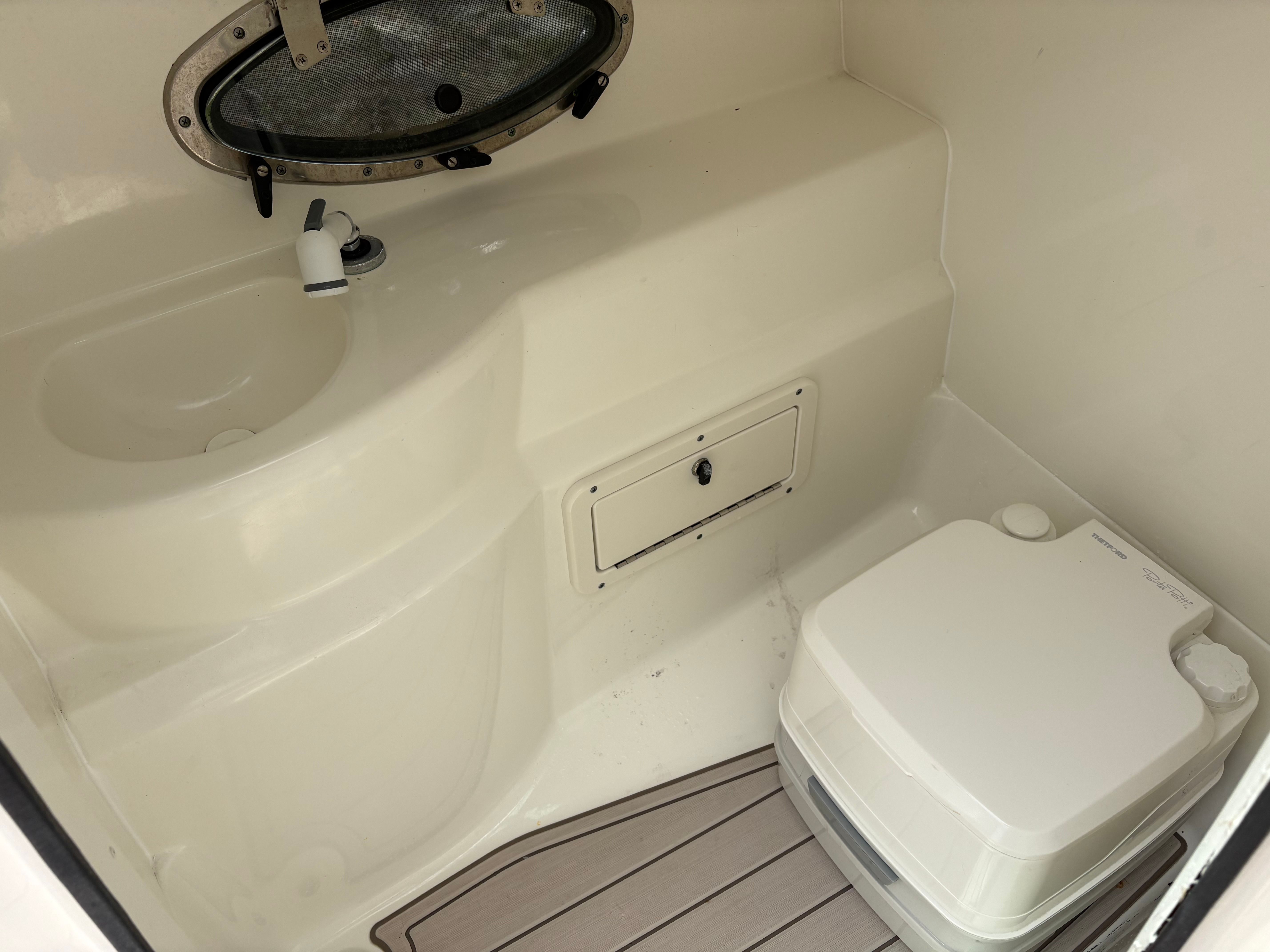 2016 NauticStar 243DC Sport Deck - 21