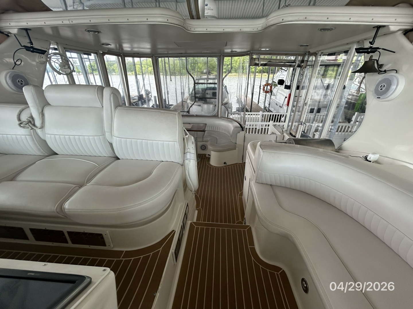 2000 Cruisers Yachts 4450 - Image 19