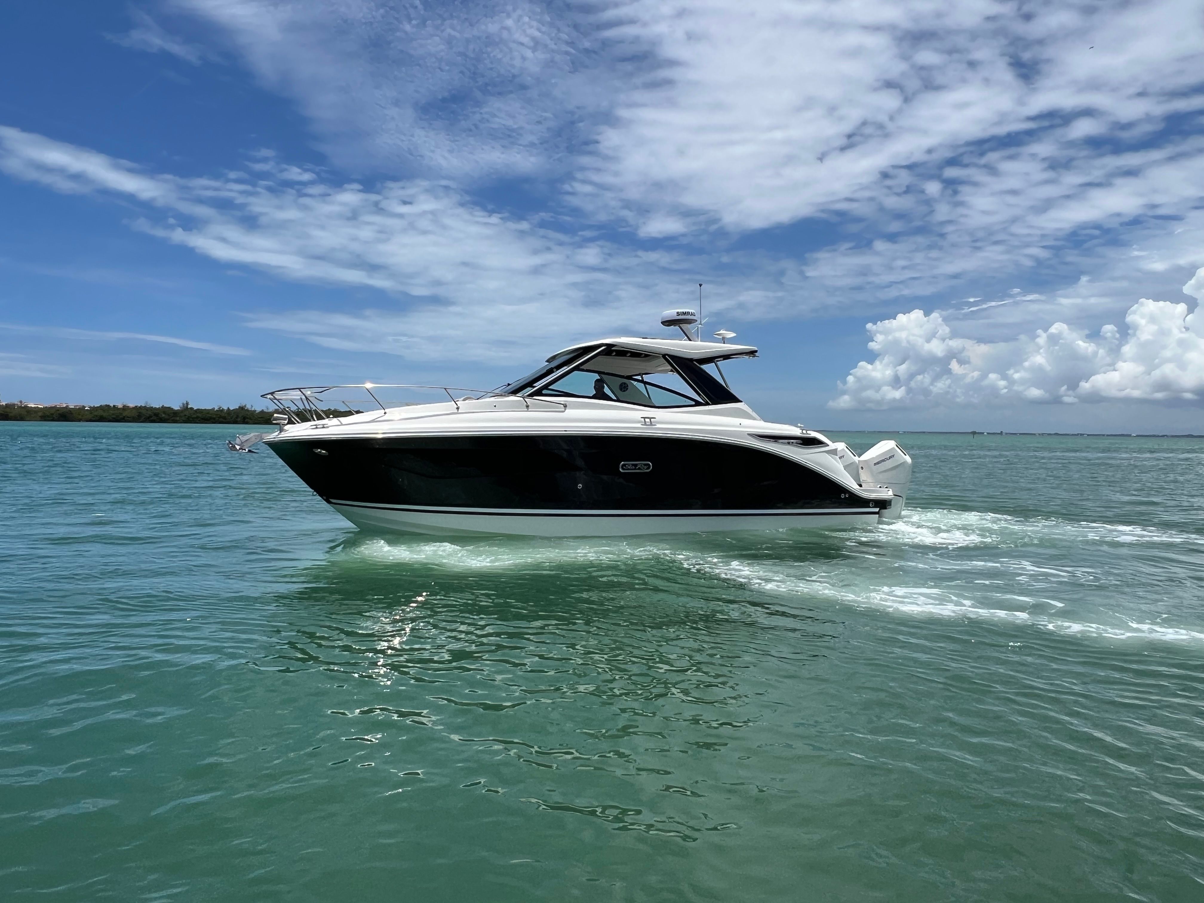 2026 Sea Ray Sundancer 320 Outboard - 12