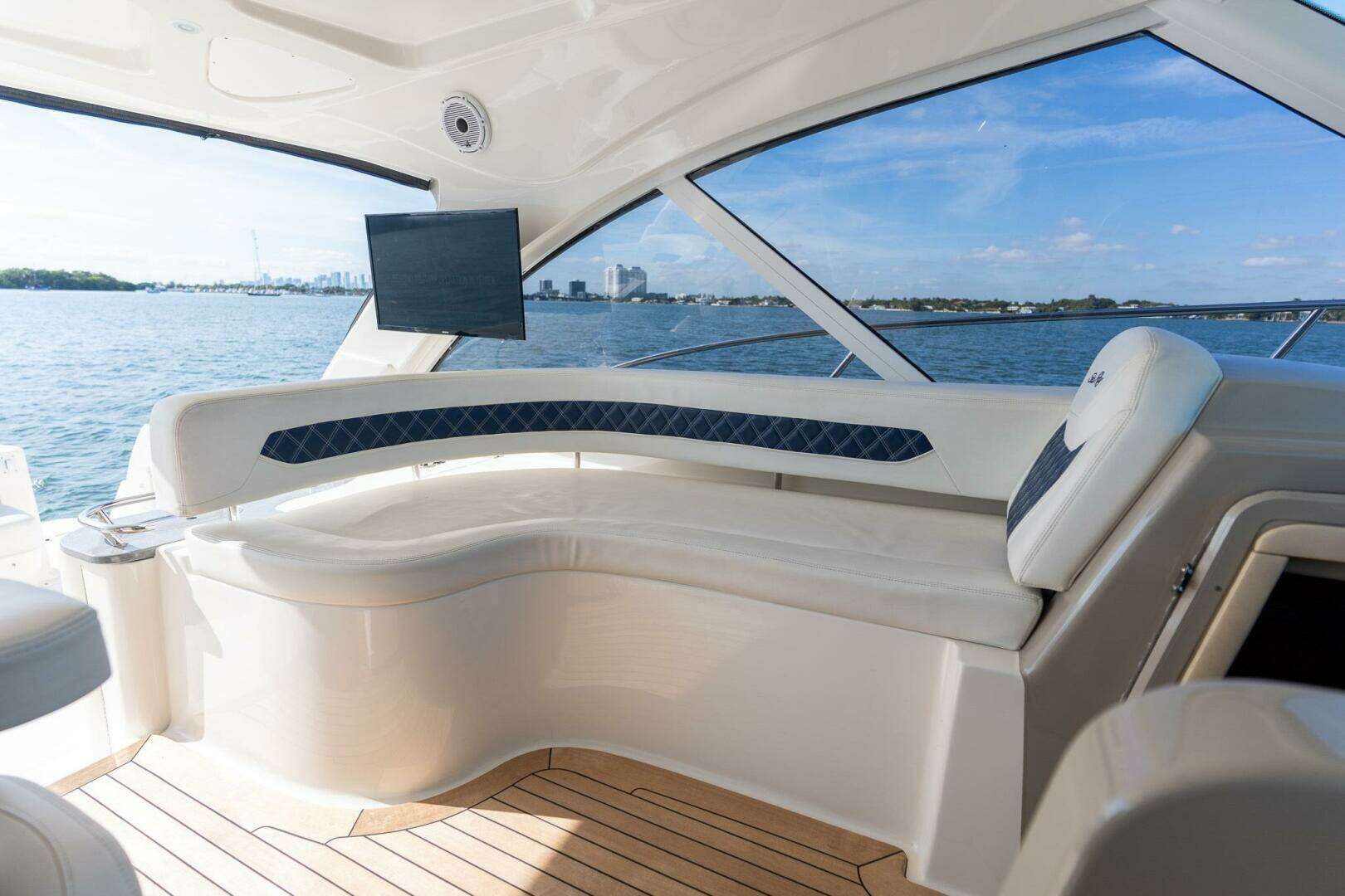 2005 Sea Ray 48 Sundancer - Image 24