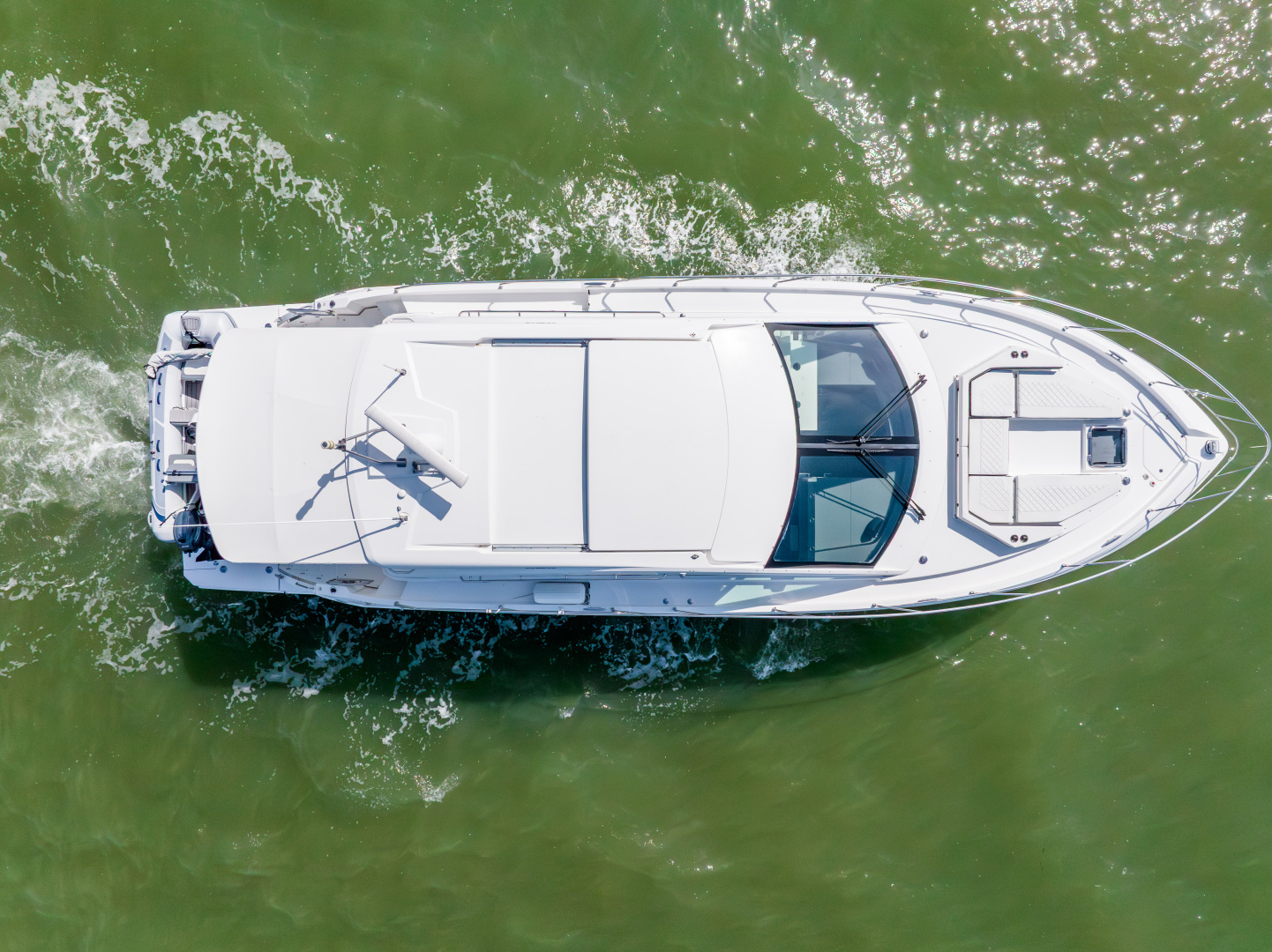 2018 Cruisers Yachts 50 CANTIUS - Image 8