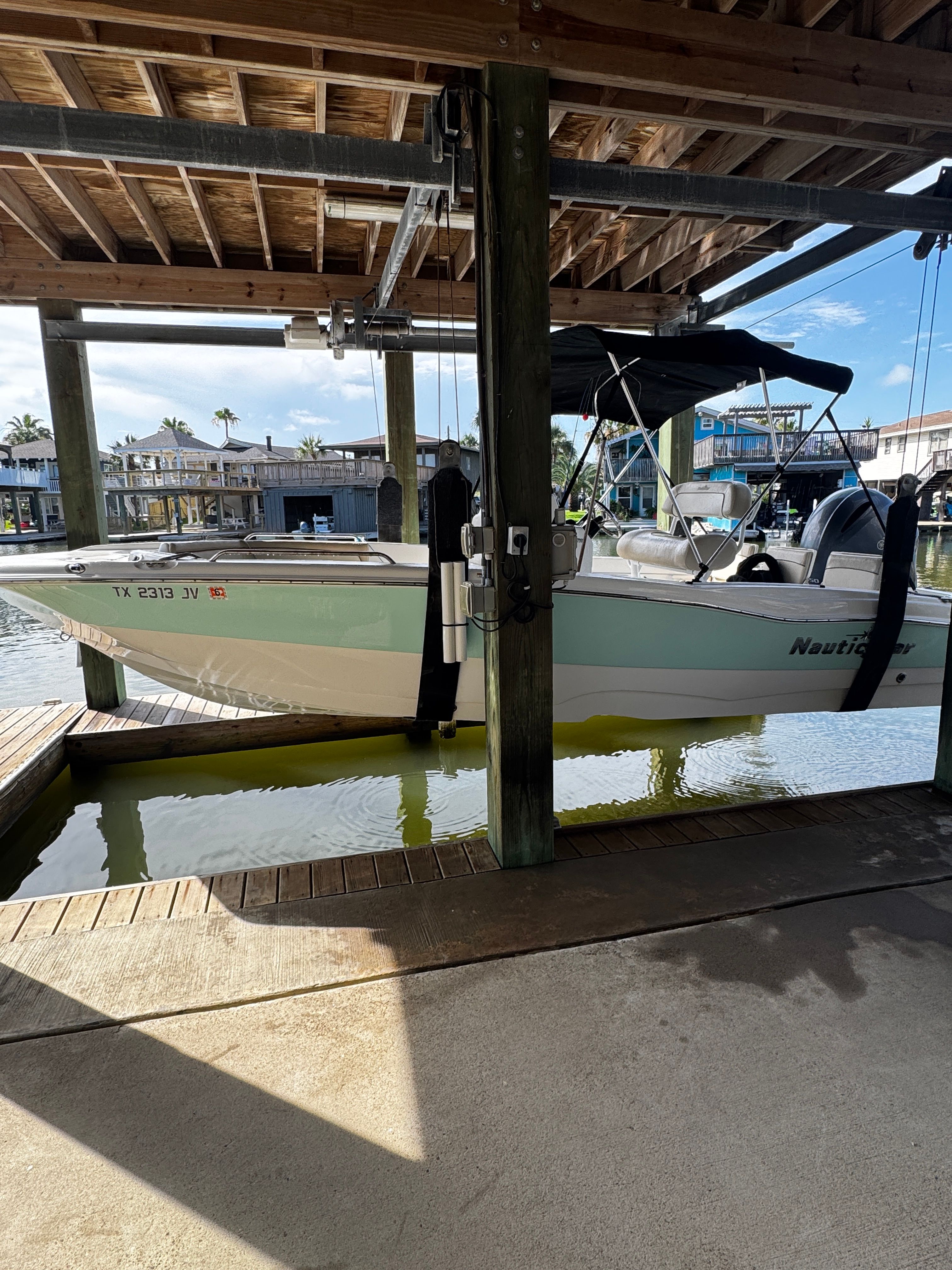 2021 NauticStar 211 Hybrid