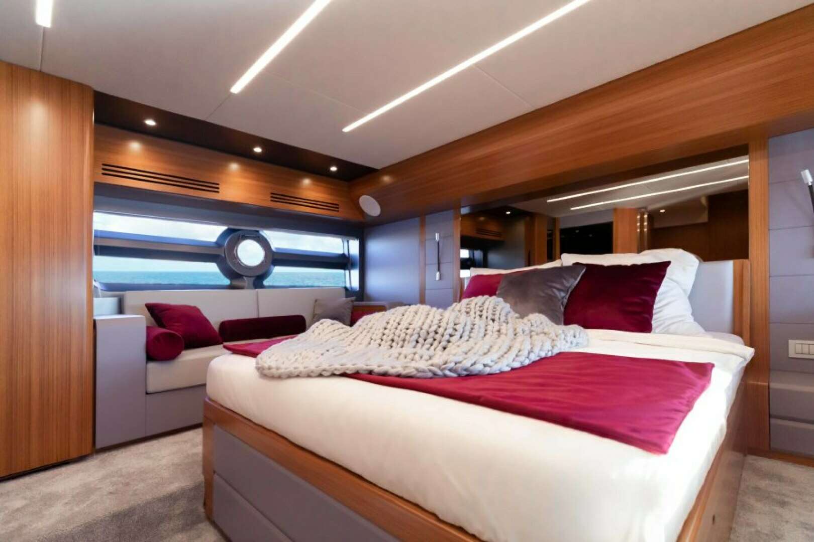 2021 Greenline OceanClass 68 Fly - Image 6