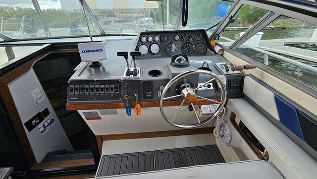 1988 Regal Commodore 360 - 9