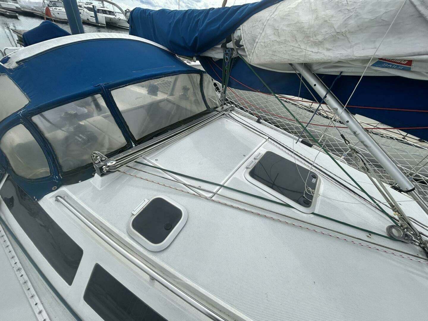 1995 Catalina 320 - Image 2