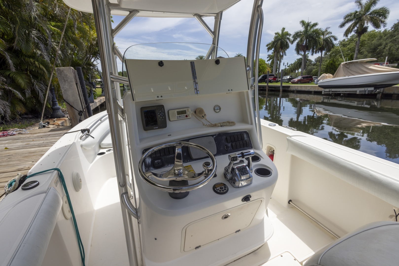2007 Boston Whaler 270 OUTRAGE - Image 7