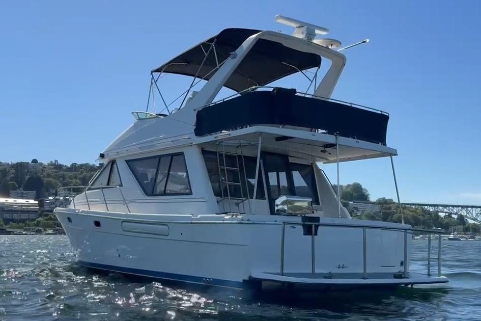 1997 Bayliner 3988 Command Bridge Motoryacht on water, showcasing sleek design and spacious deck.