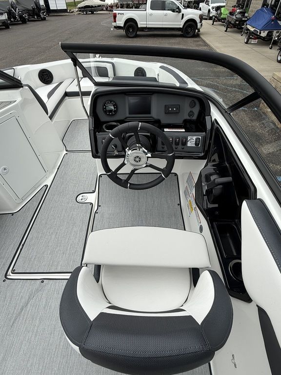 2025 Yamaha Boats AR195 - 26
