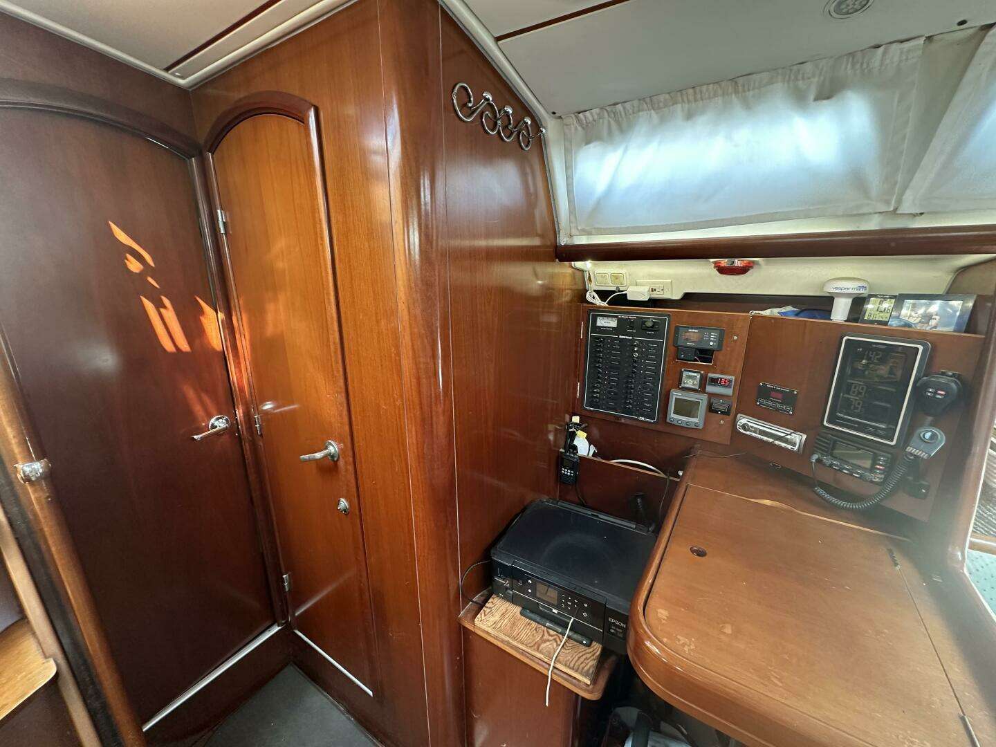 2004 Beneteau 423 - Image 23