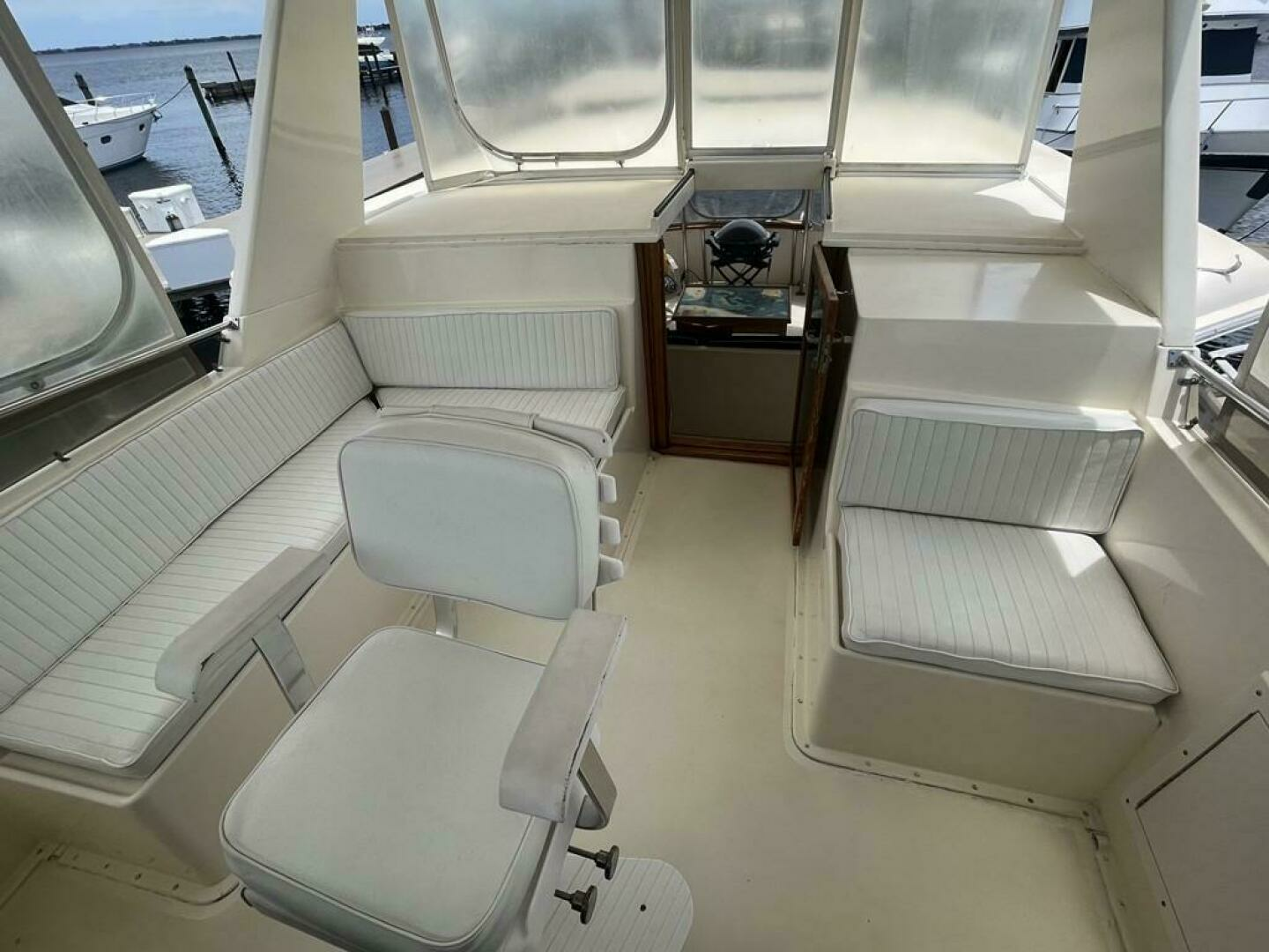 1981 Hatteras 48 Motoryacht - Image 8