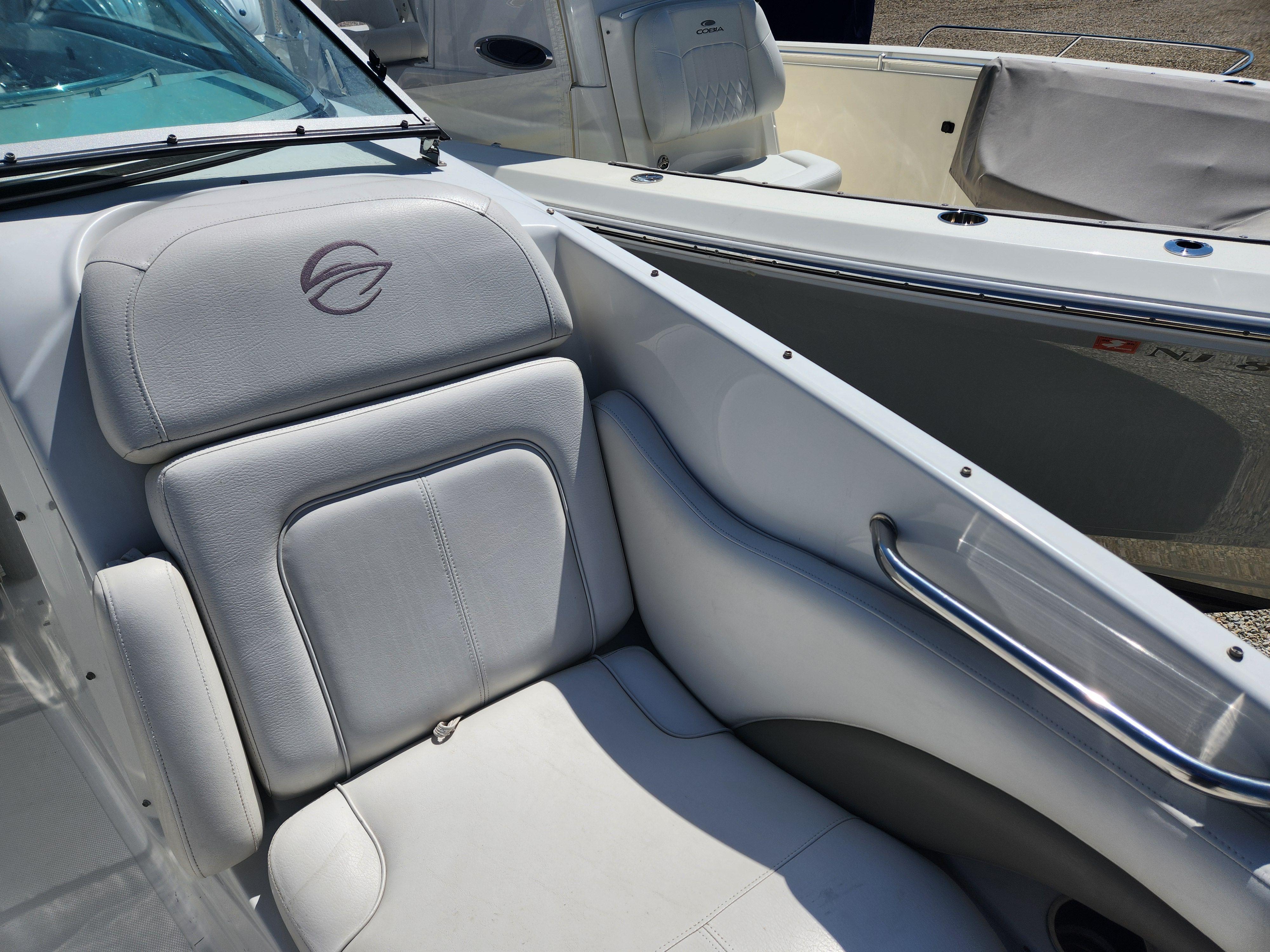 2009 CROWNLINE 300 LS - Image 18