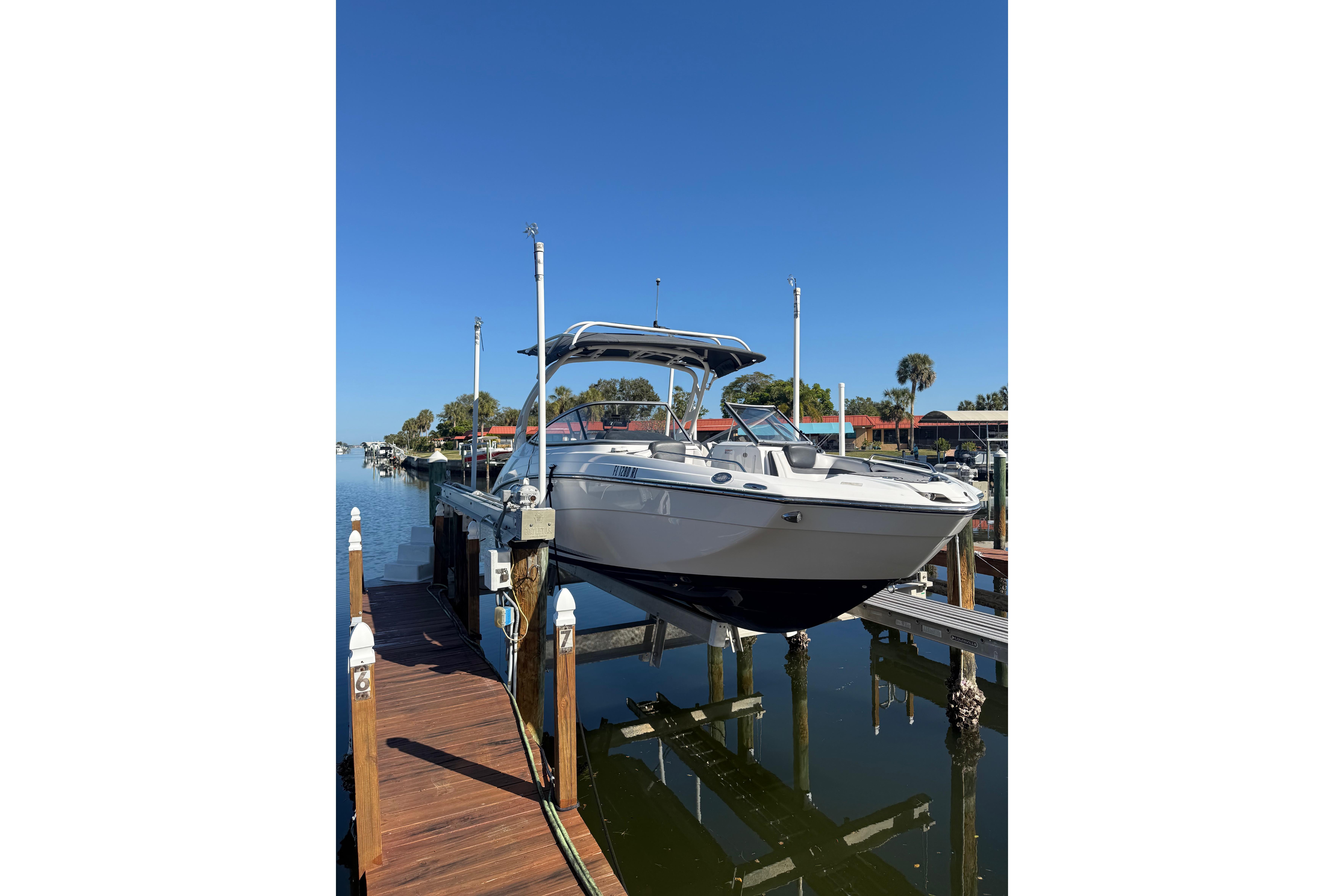 2017 Yamaha Boats 242 Limited S E-Series