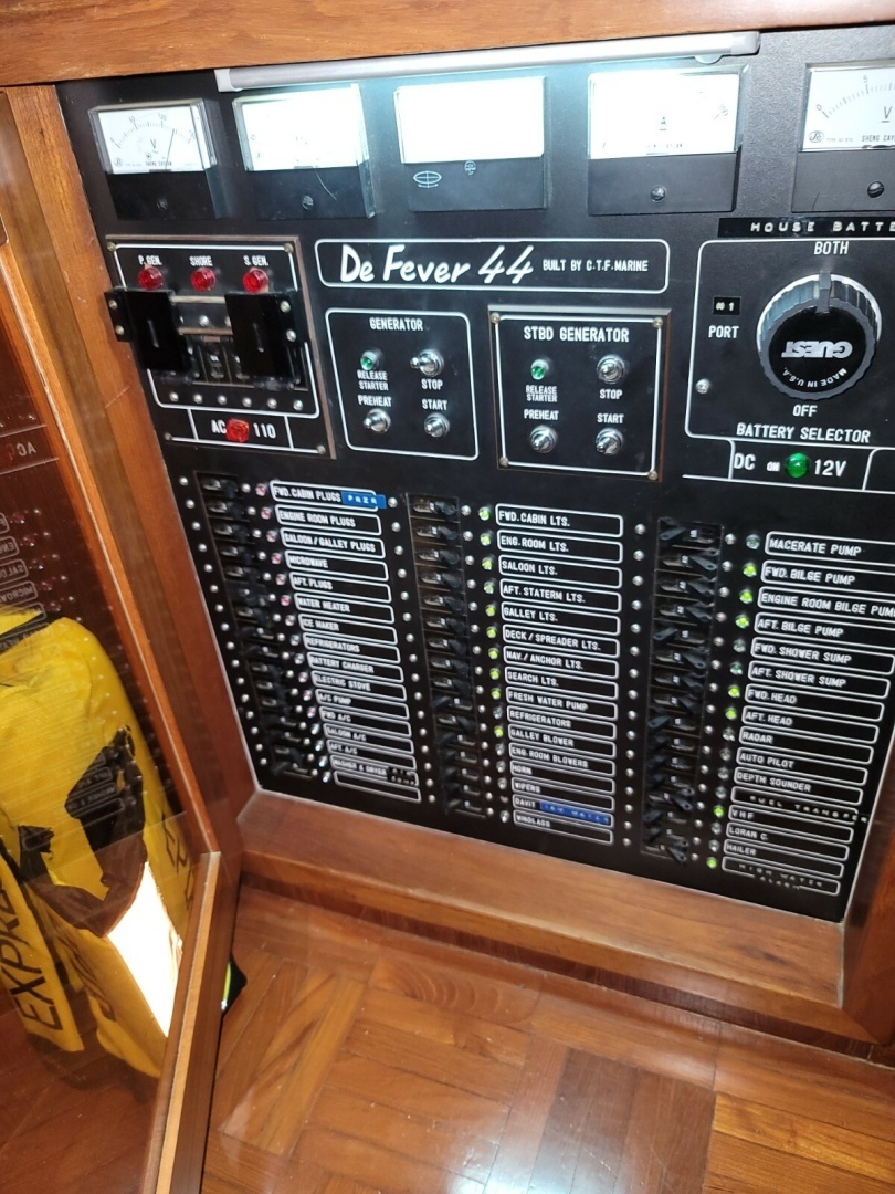 1990 DeFever Offshore Cruiser - Image 39