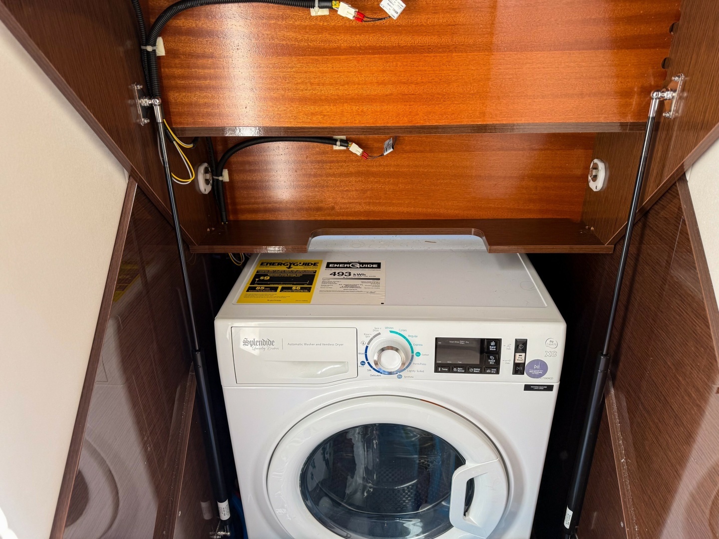 2023 Prestige 590 - Image 60