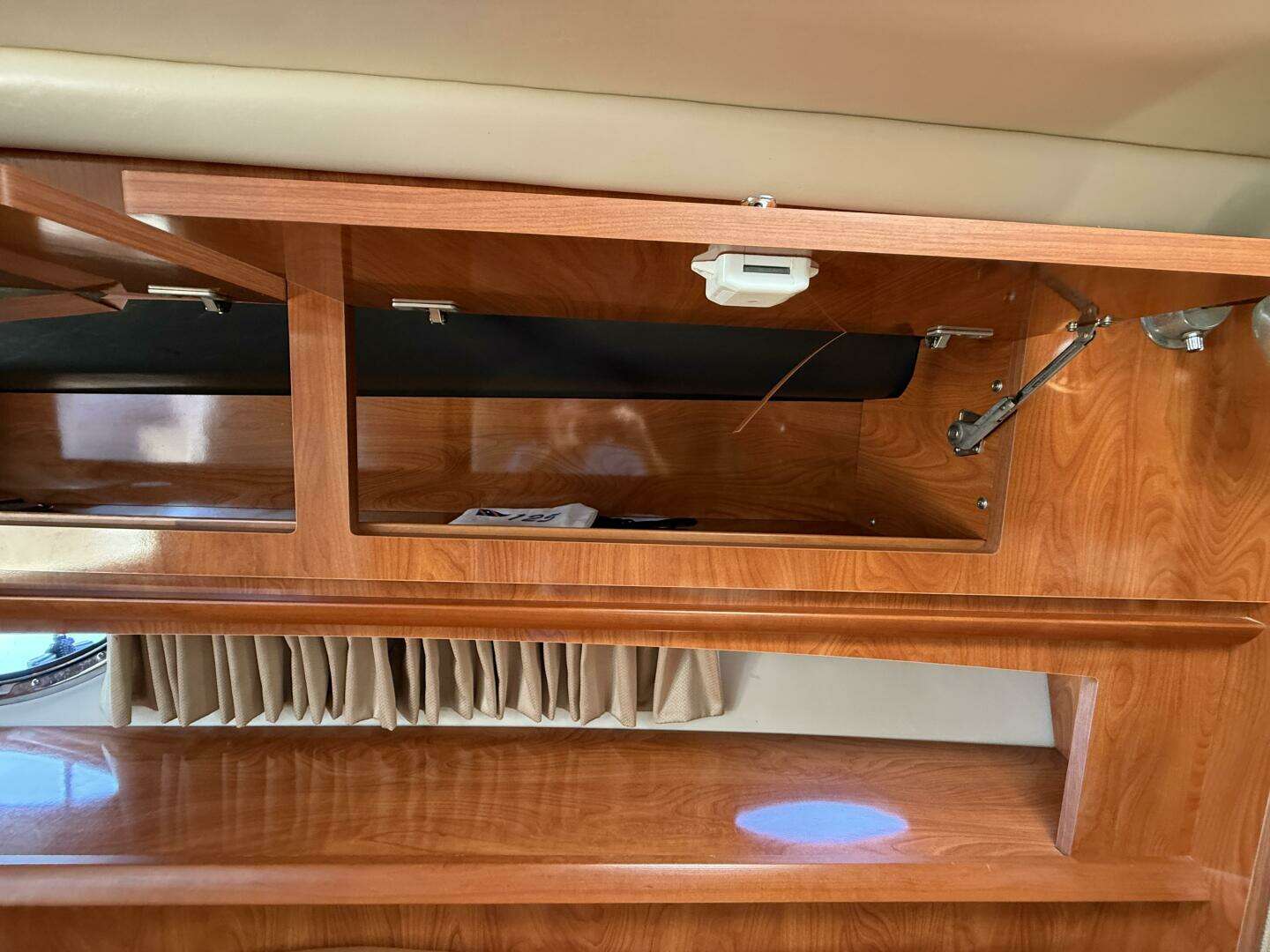 2006 Four Winns 318 Vista - Image 50
