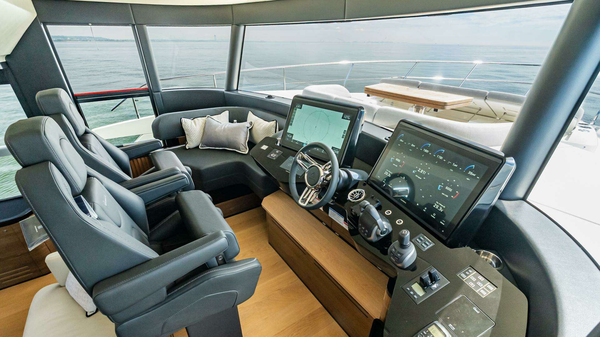 2025 Absolute Navetta 64 - Image 32