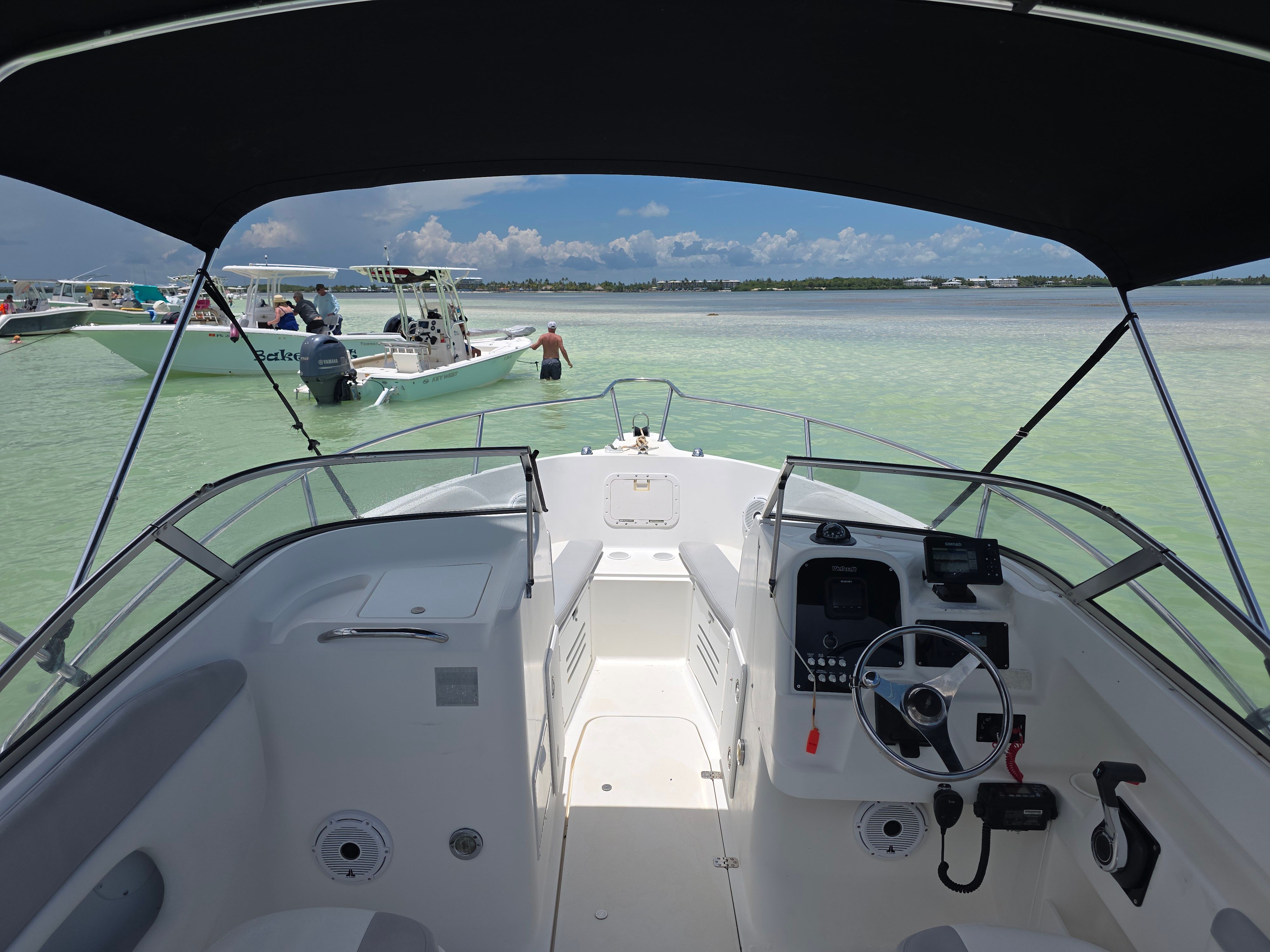 Wellcraft Sportsman 2001 boat on calm water with other boats.