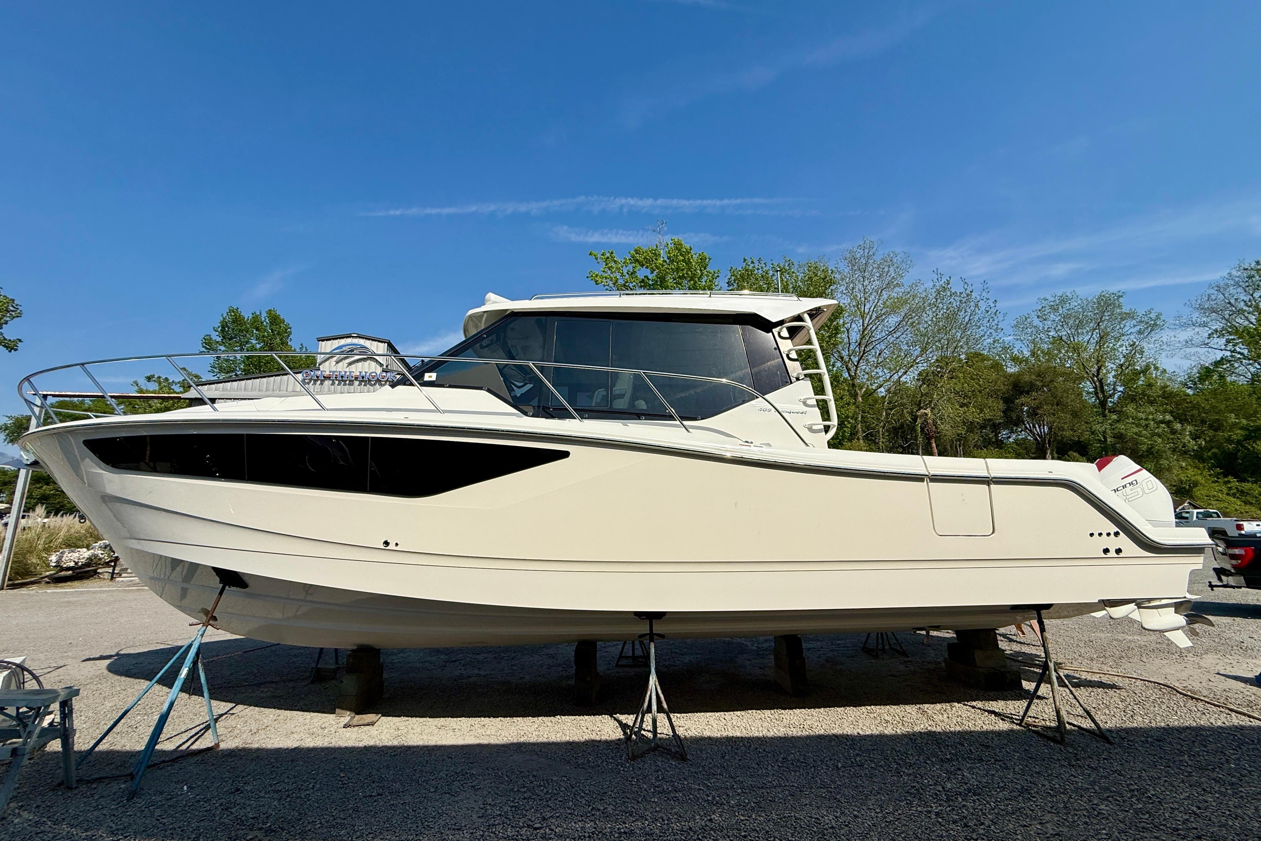 2021 Boston Whaler 405 Conquest