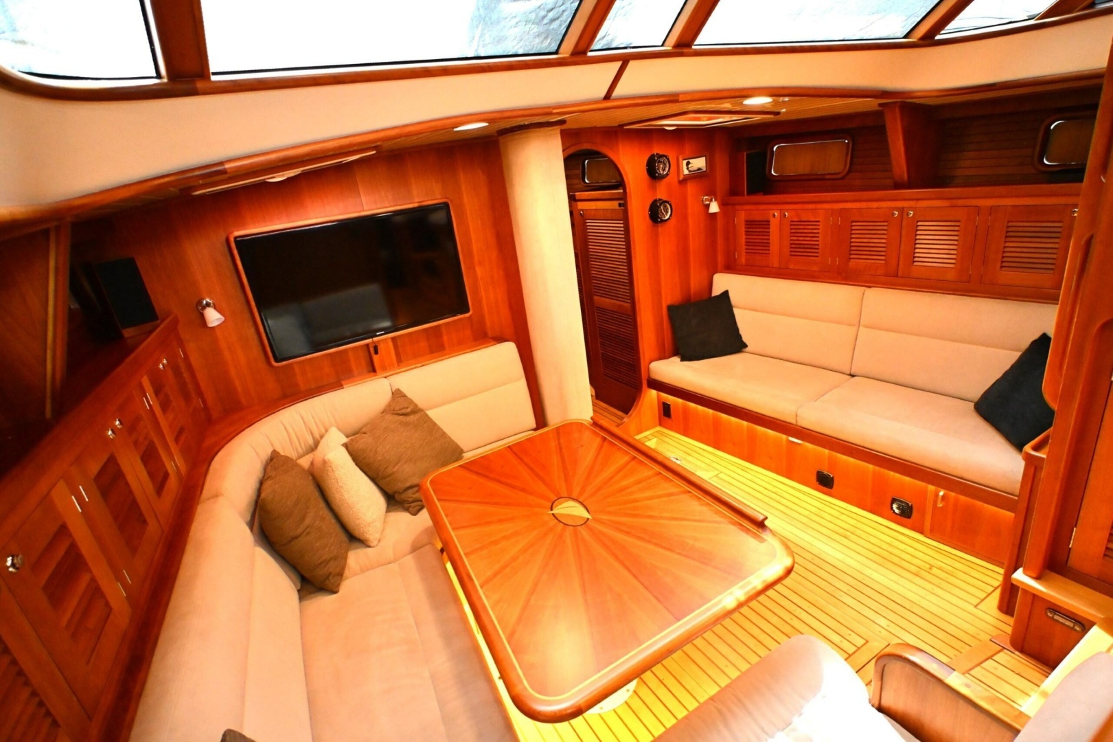 2006 Waterline 50 - Image 55