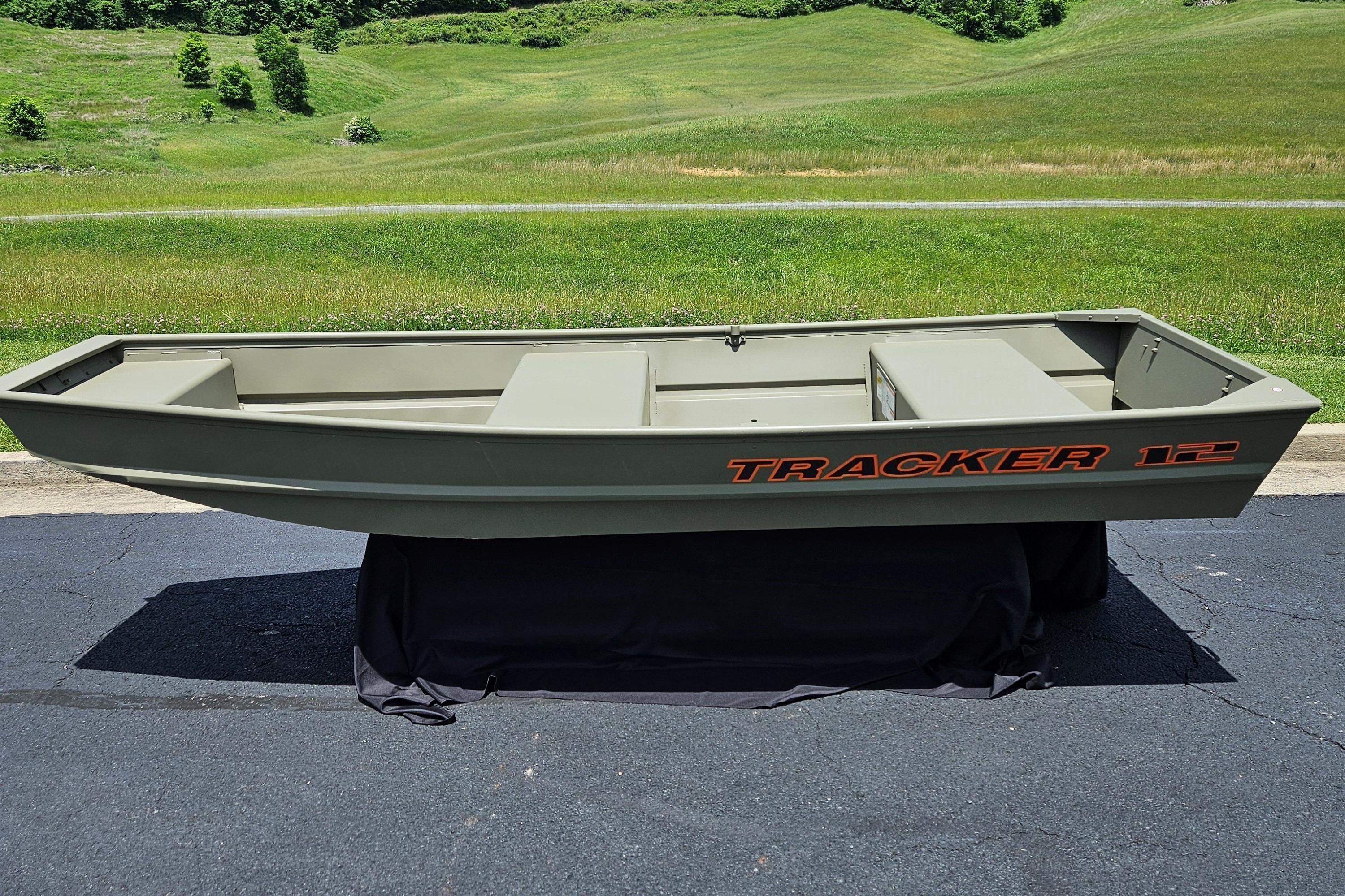 2026 Tracker Grizzly 12 Jon