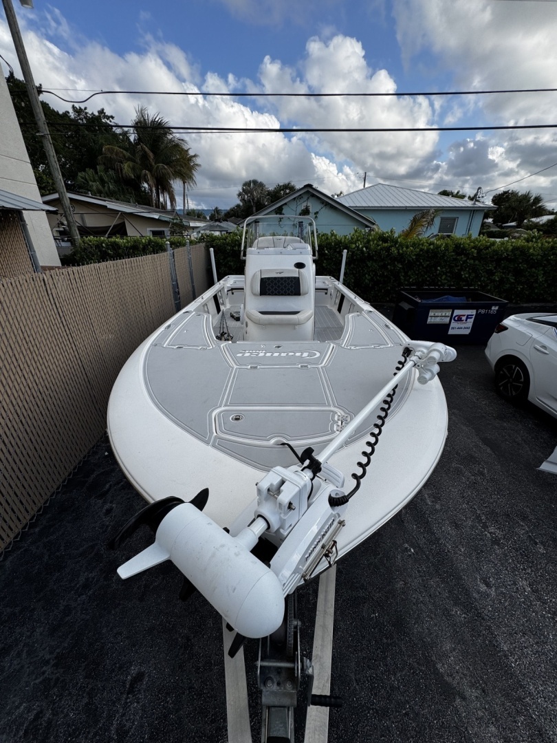 2022 Tidewater 2110 Bay - Image 29