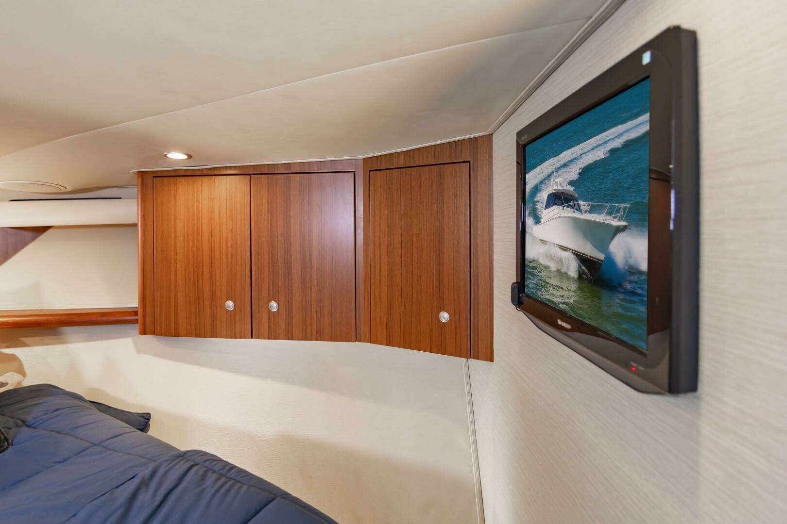 2010 Viking 52 Sport Coupe - Image 40