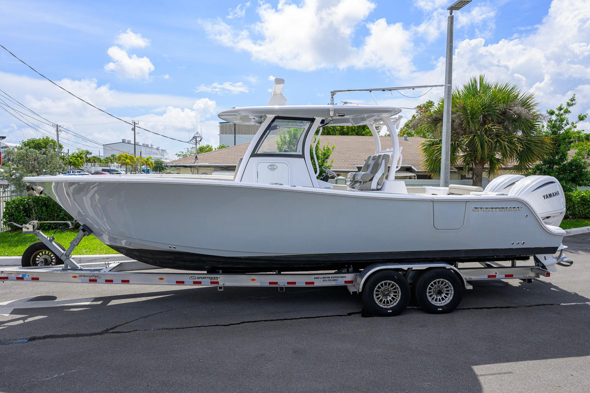 2023 Sportsman Open 302 Center Console