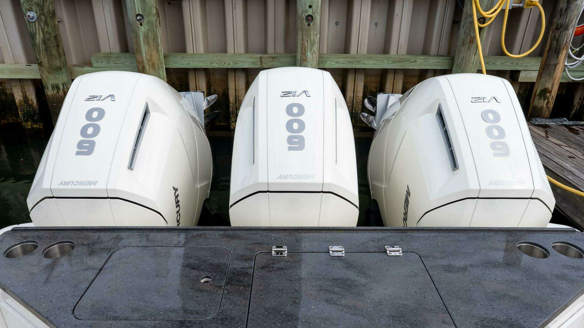 2024 Boston Whaler 405 Conquest - Image 18