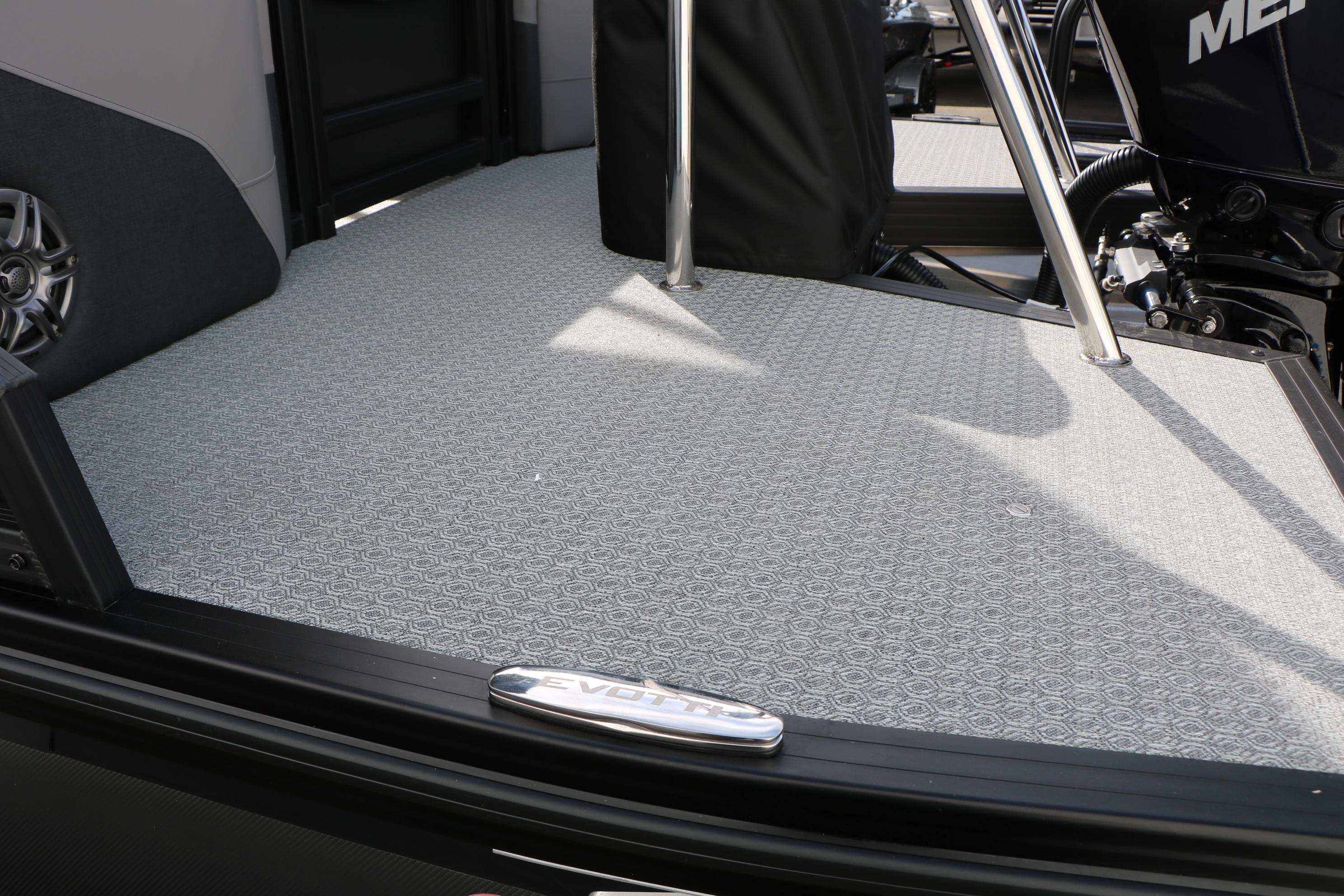 Evotti 521QL 2026 boat deck with textured flooring and metal accents.