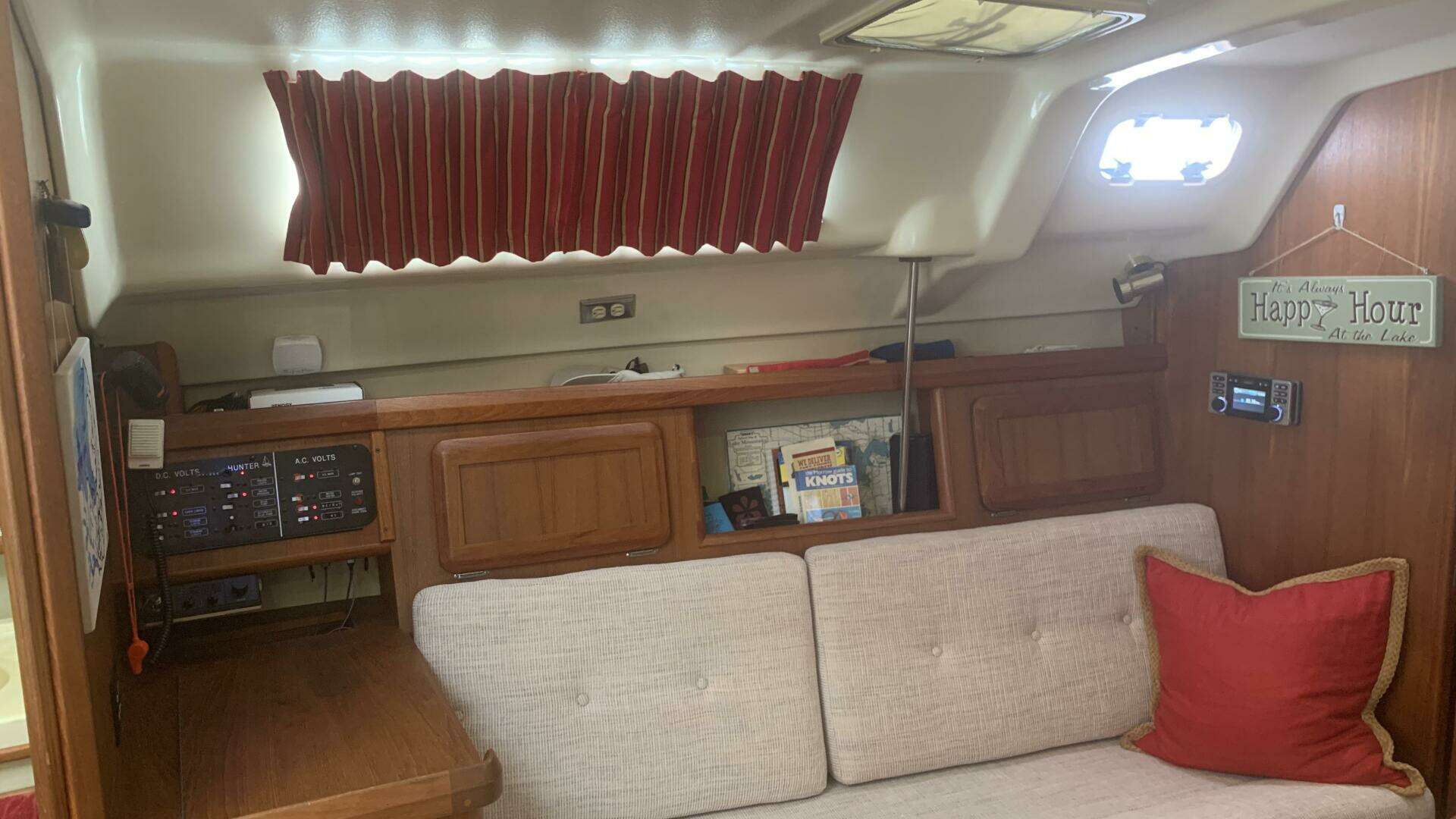 1991 Hunter 30 T - Image 15