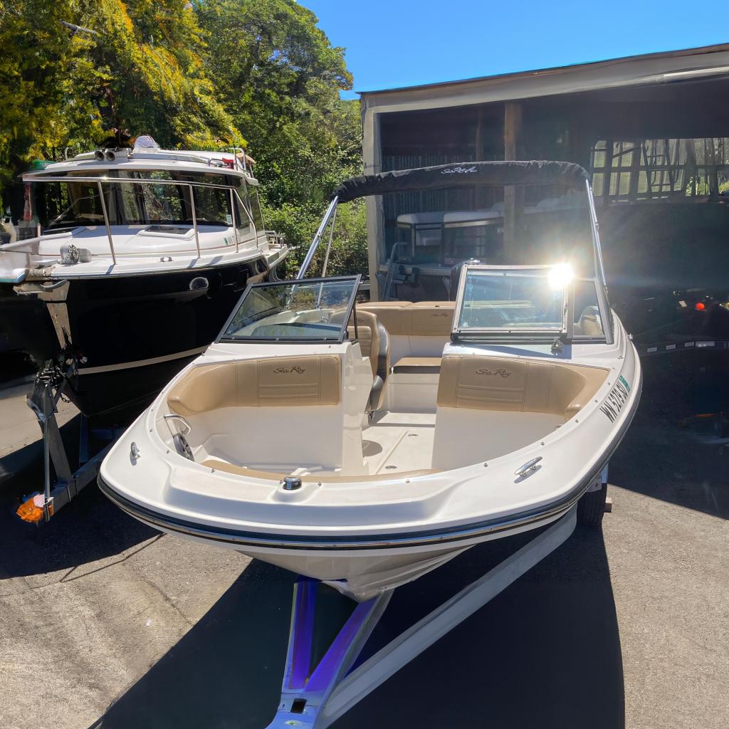 2022 Sea Ray SPX 210 Outboard