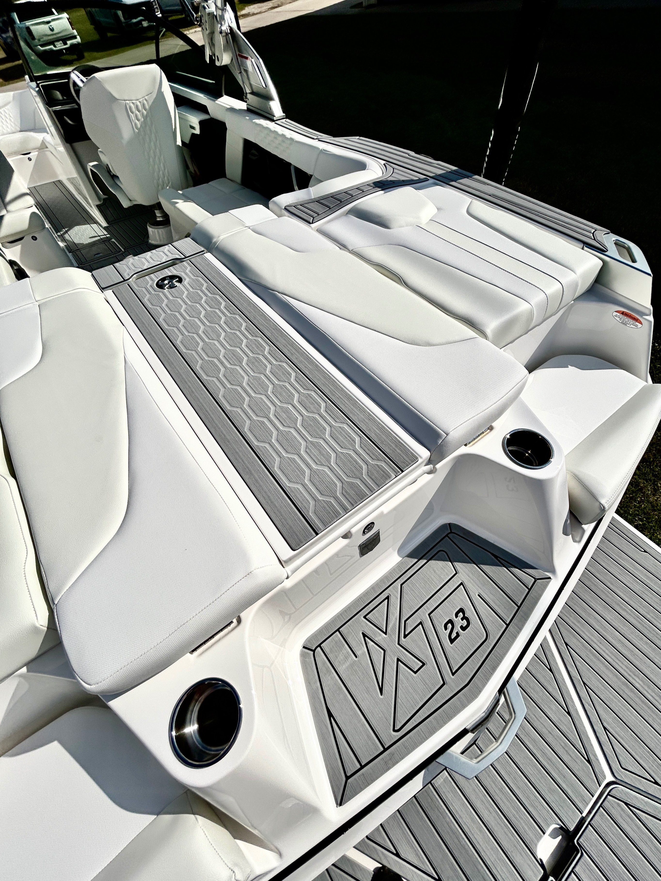 2026 MasterCraft XT23 - 11
