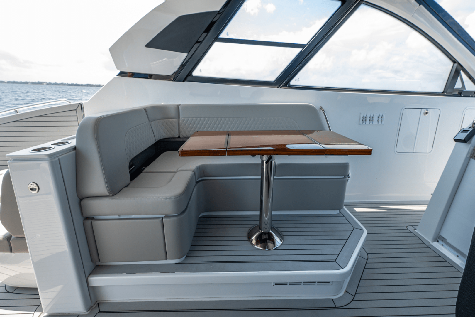 2025 Cruisers Yachts 50 GLS - Image 35
