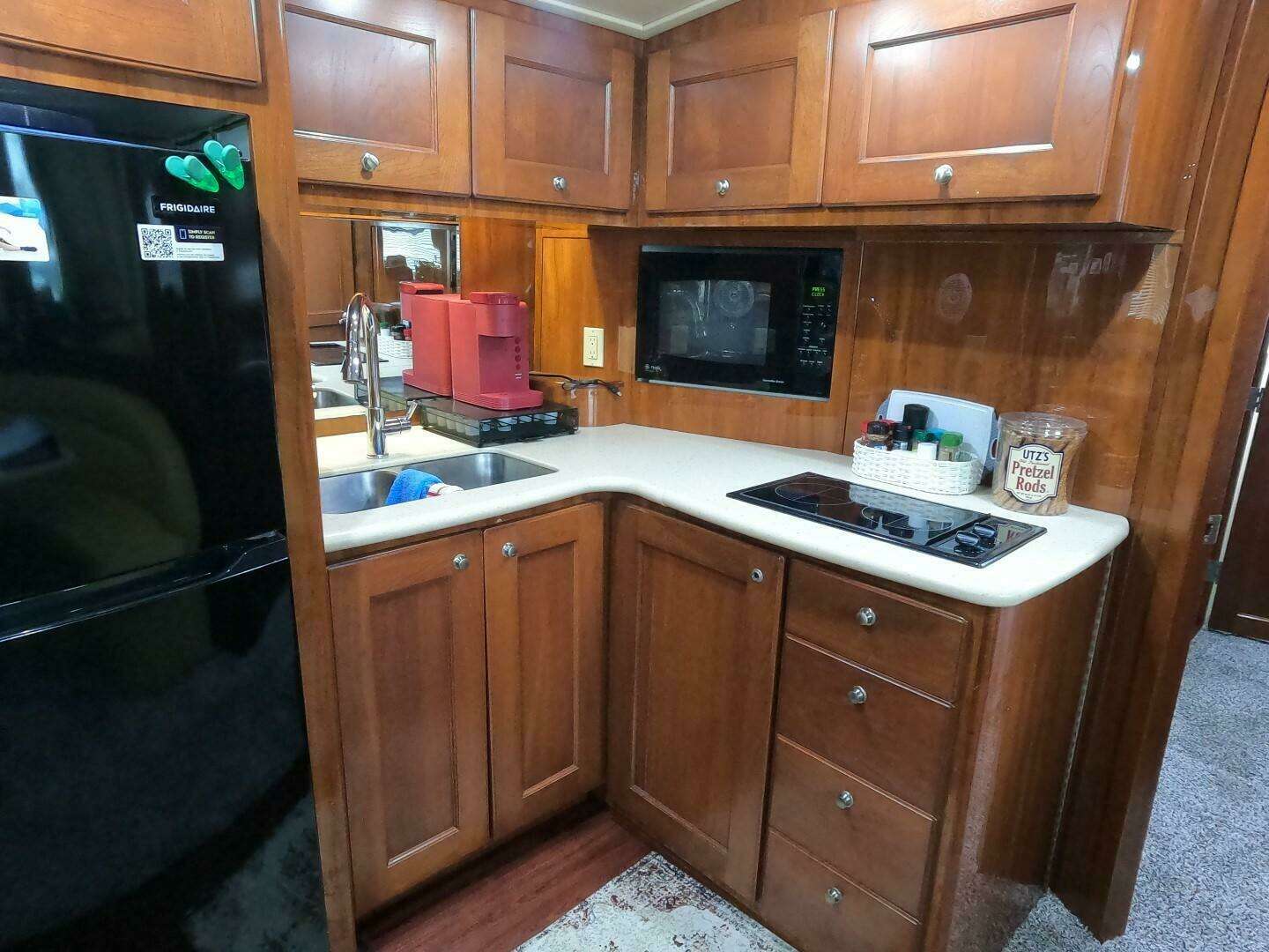 2006 Bluewater 5200 - Image 6