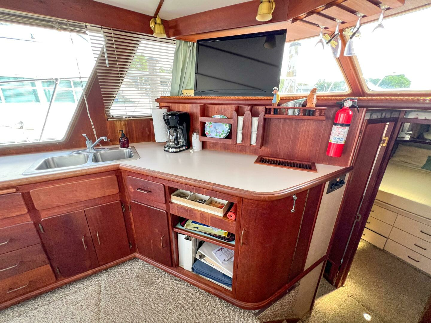 1987 Tollycraft 34 Sedan Sport - Image 34
