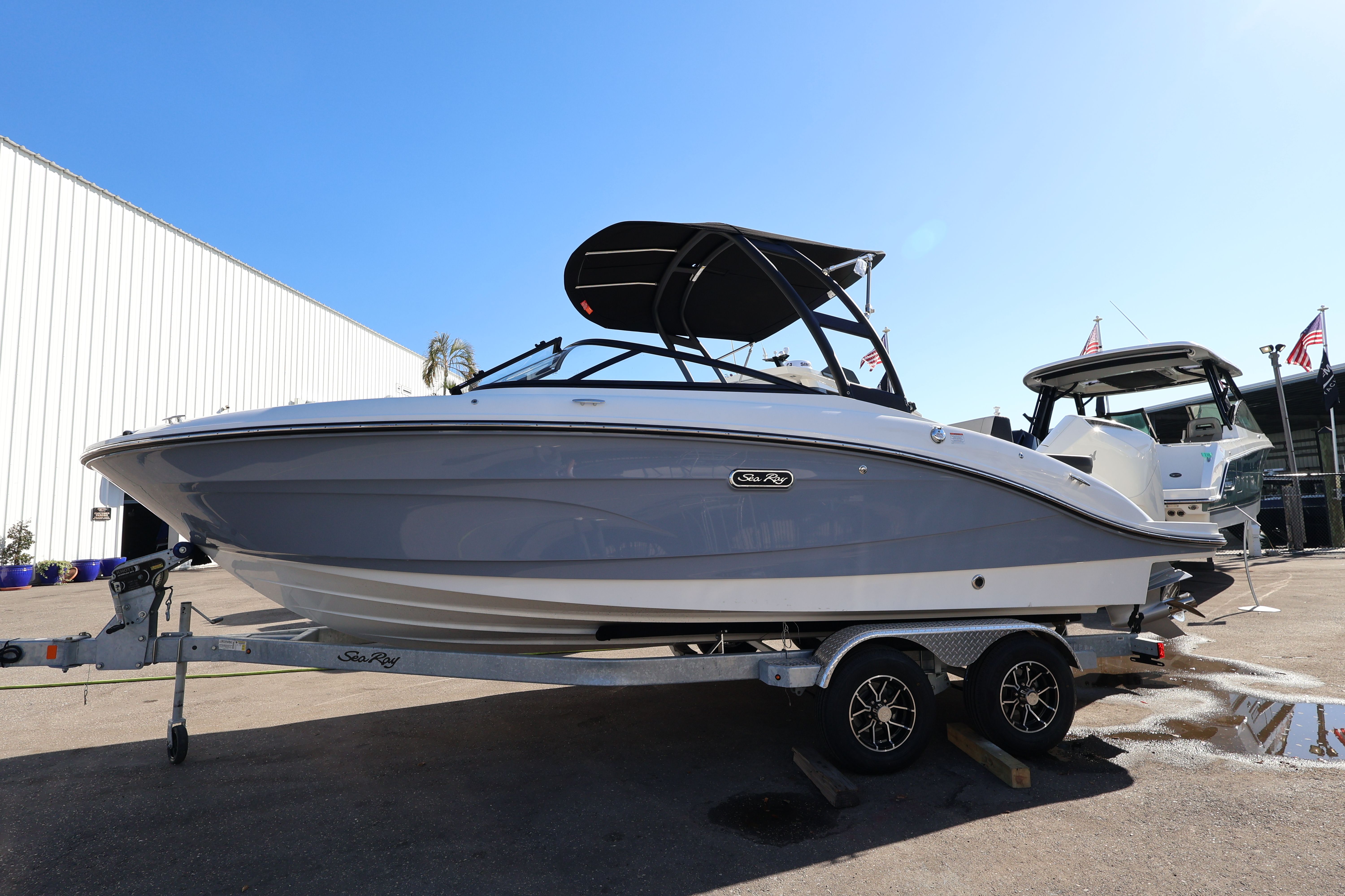 2026 Sea Ray SPX 210 Outboard